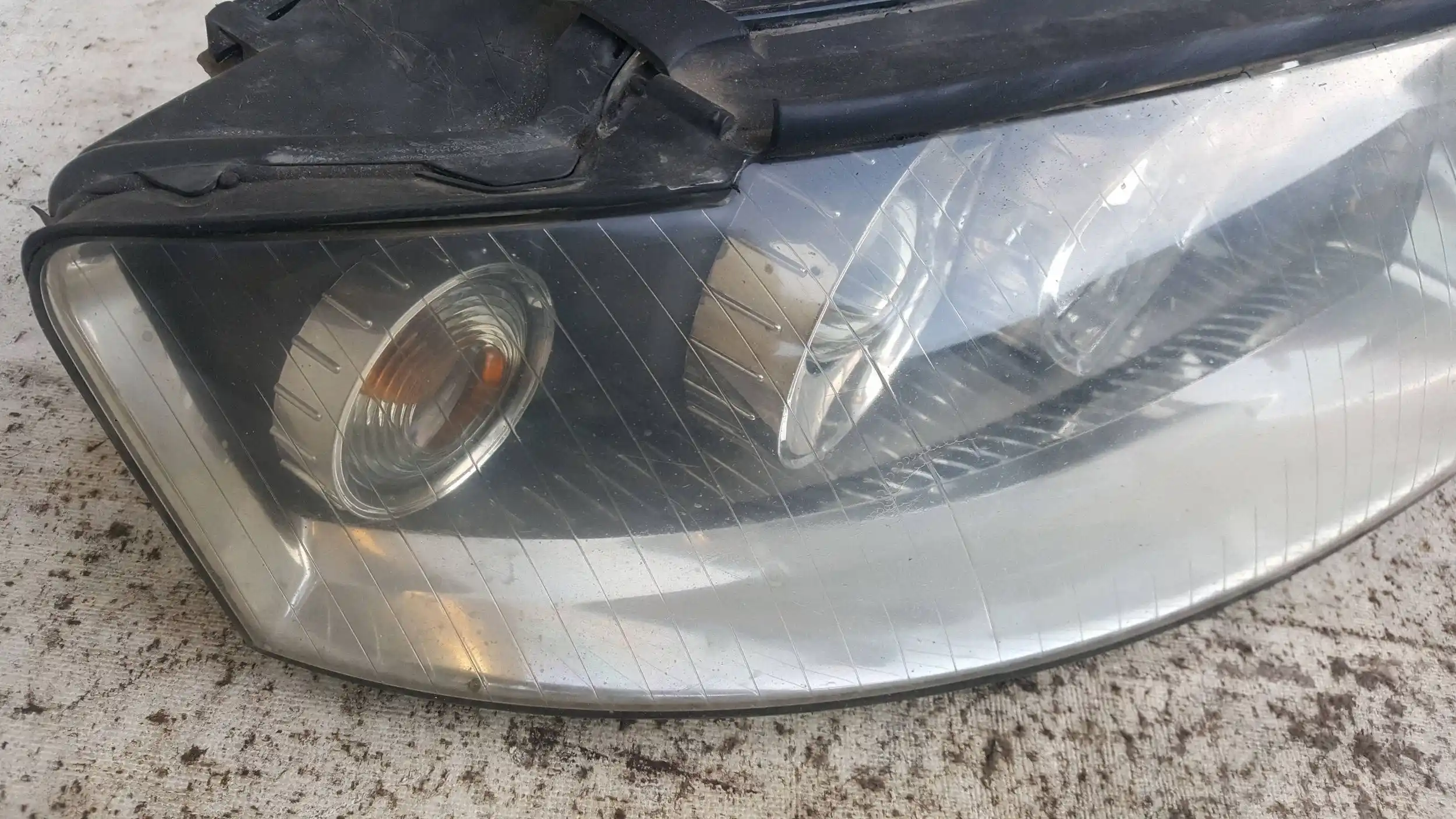 LAMPA PRAWY PRZÓD PRZEDNIA 8E0941030C AUDI A4 B6 00-