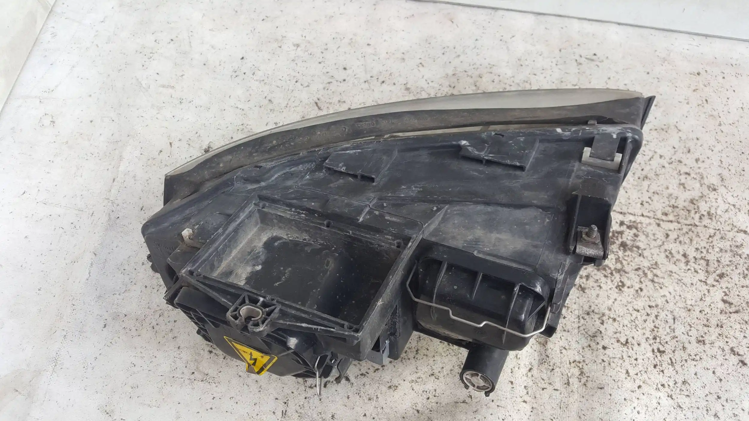 LAMPA PRAWY PRZÓD PRZEDNIA 8E0941030C AUDI A4 B6 00-