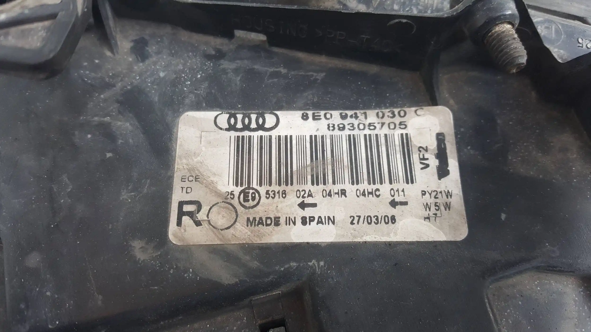 LAMPA PRAWY PRZÓD PRZEDNIA 8E0941030C AUDI A4 B6 00-