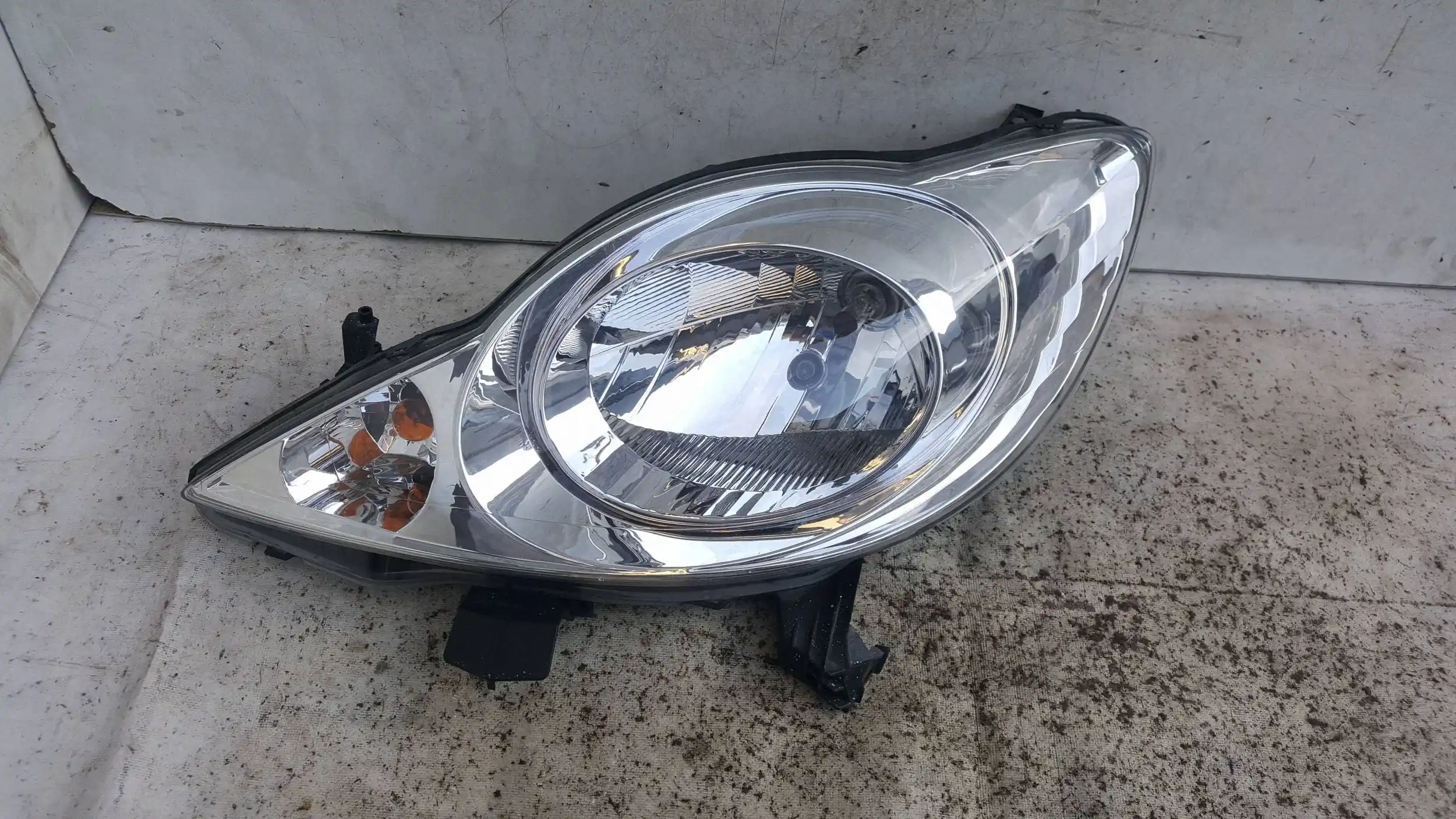 LAMPA LEWY PRZÓD PRZEDNIA TYC PEUGEOT 107 05-