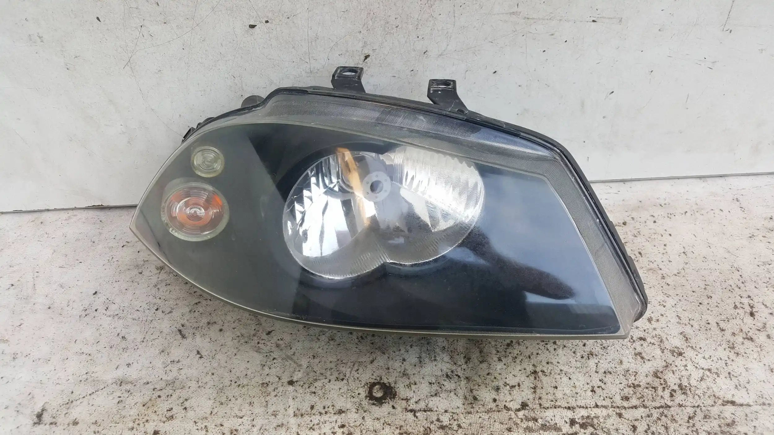 LAMPA PRAWY PRZÓD 6L1941022A SEAT IBIZA III 6L1 CORDOBA II 6L2 02-05
