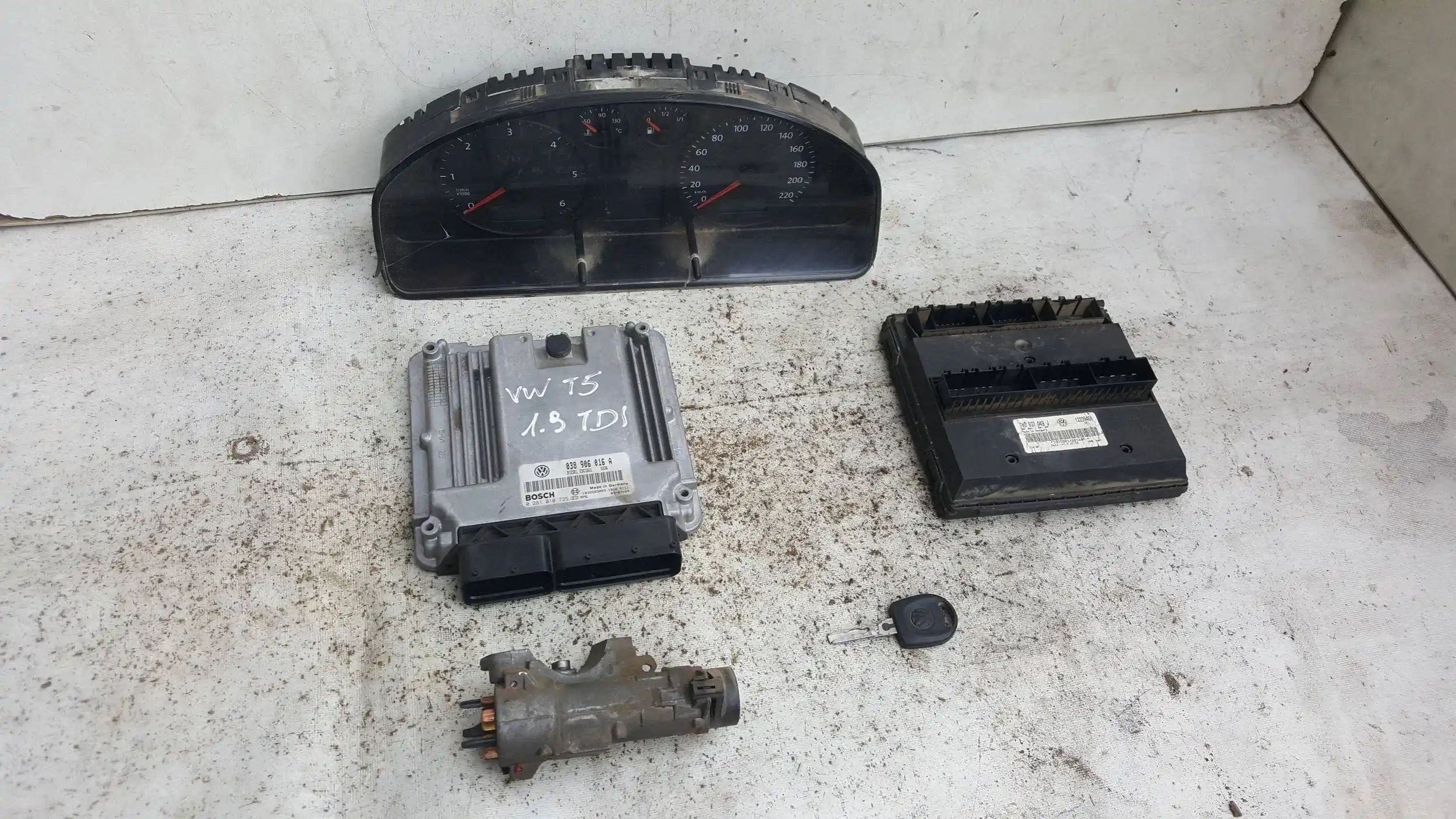 KOMPUTER 0281010735 38906016A ZESTAW IMMO VW T5 1.9 TDI 03-