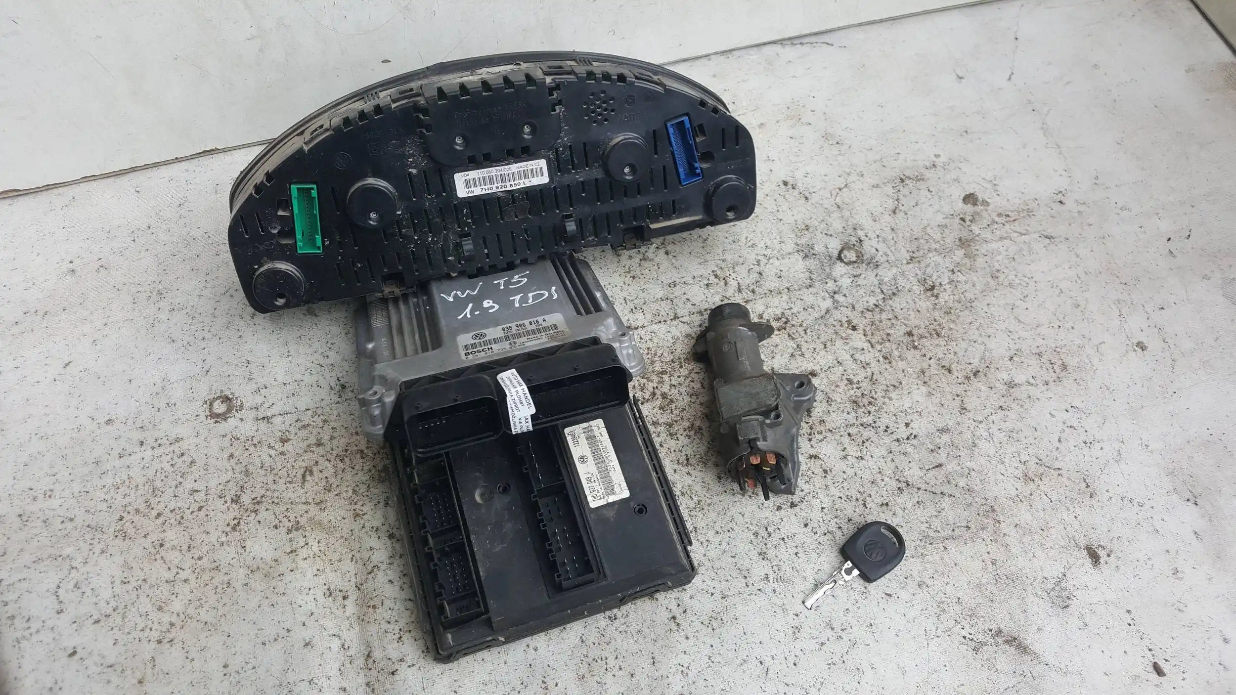 KOMPUTER 0281010735 38906016A ZESTAW IMMO VW T5 1.9 TDI 03-