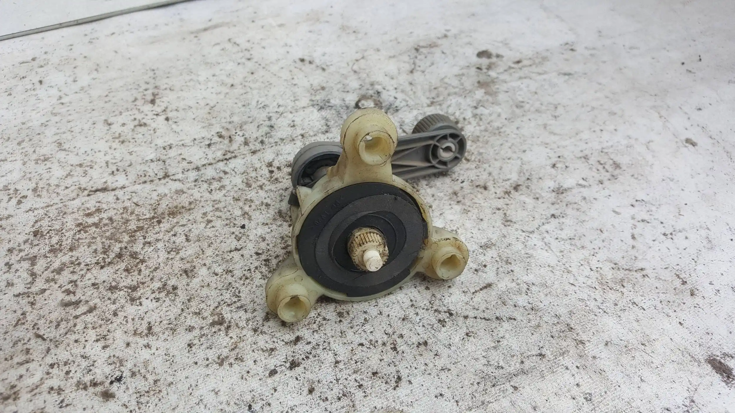 MECHANIZM KORBKA TRZPIEŃ SZYBY PRAWY PRZÓD VW T5 03-