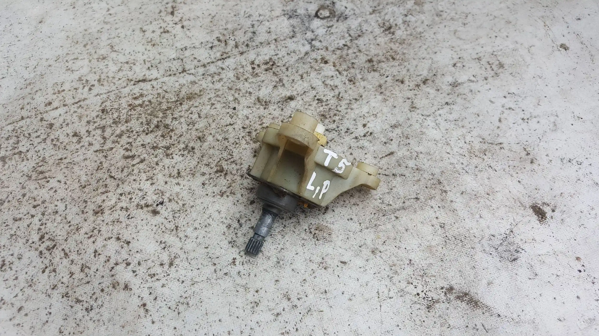 MECHANIZM KORBKA TRZPIEŃ SZYBY PRAWY PRZÓD VW T5 03-