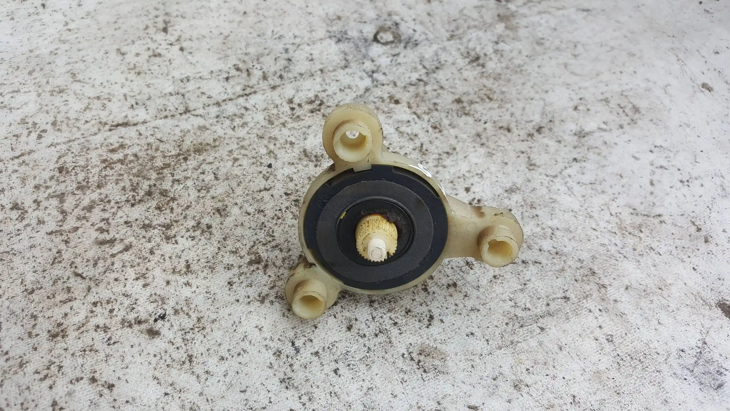 MECHANIZM KORBKA TRZPIEŃ SZYBY PRAWY PRZÓD VW T5 03-