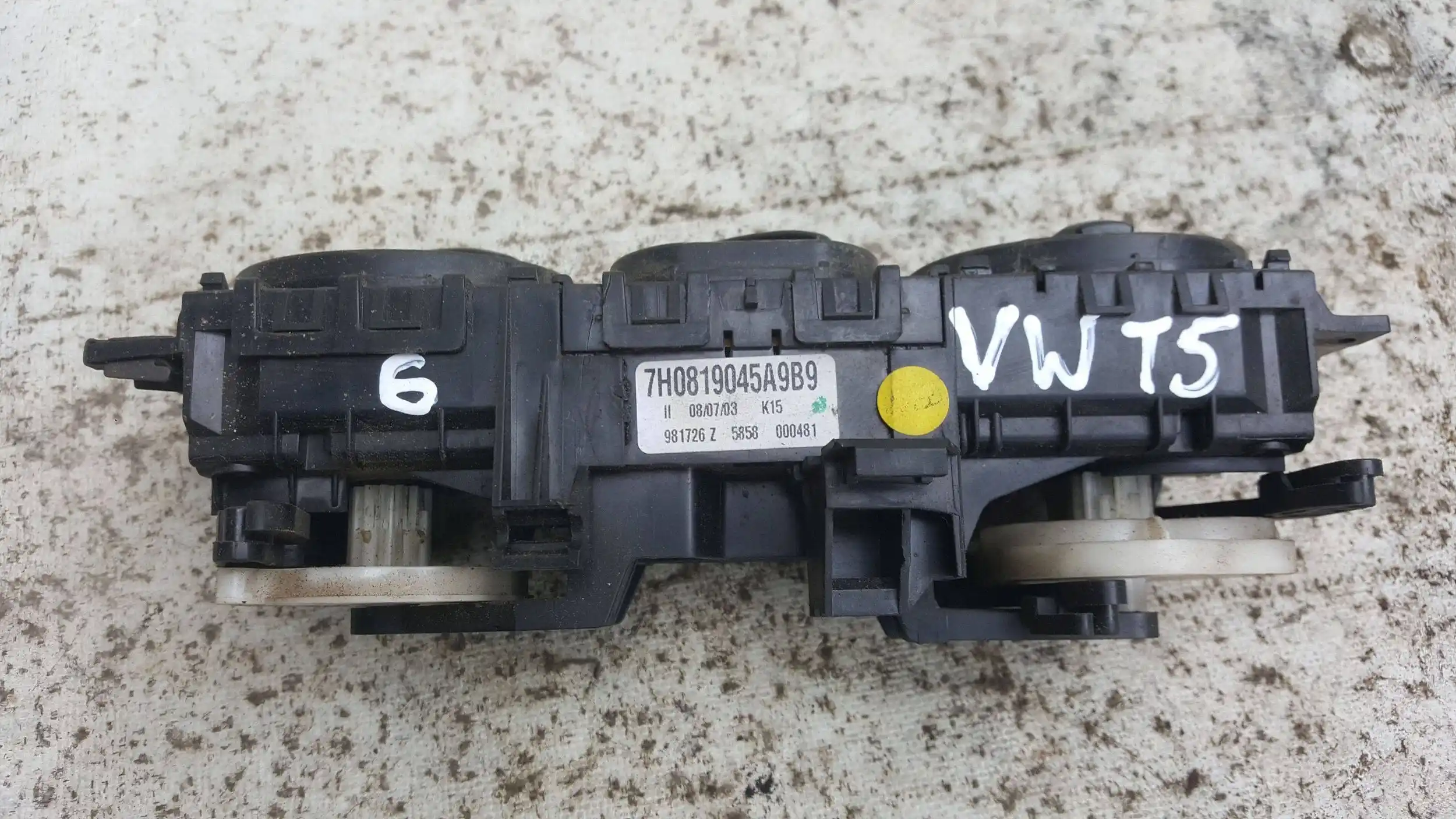 PANEL NAWIEWU KLIMATYZACJI 7H0819045A VW T5 03-