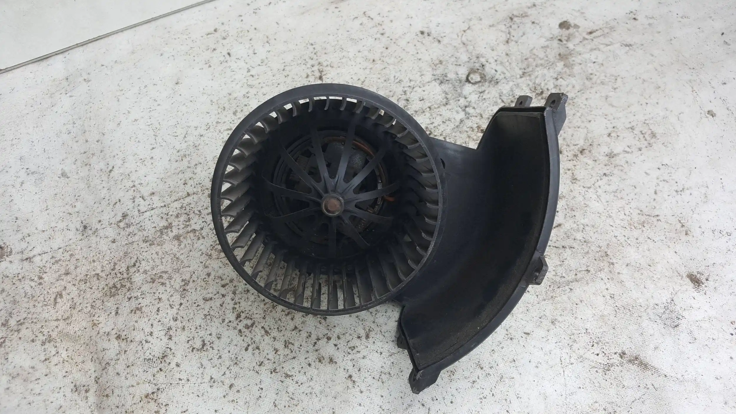 DMUCHAWA WENTYLATOR KABINOWY 7H1820021D VW T5 03-