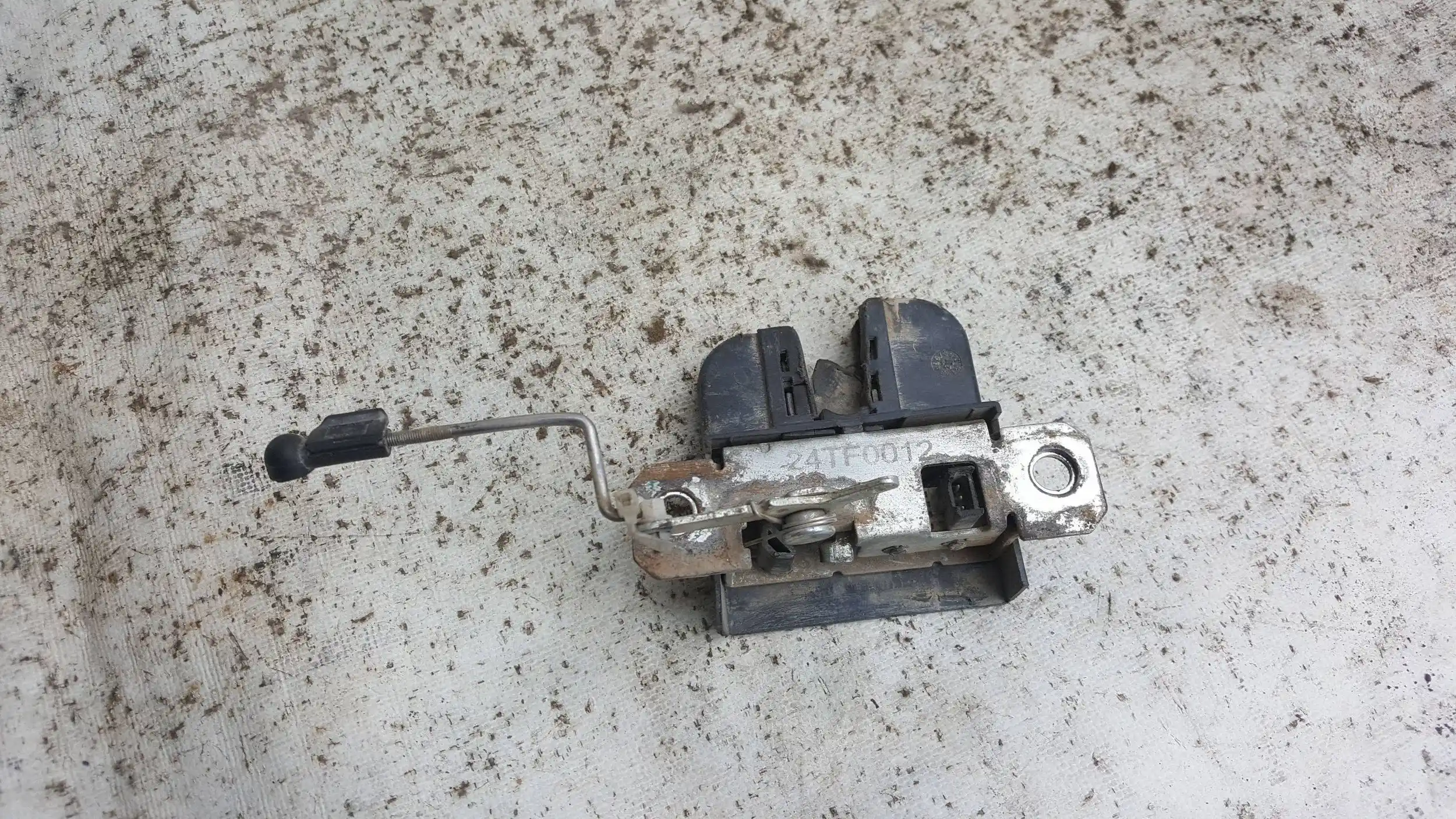 ZAMEK KLAPY TYŁ TYLNEJ VW T5 CARAVELLE 03-