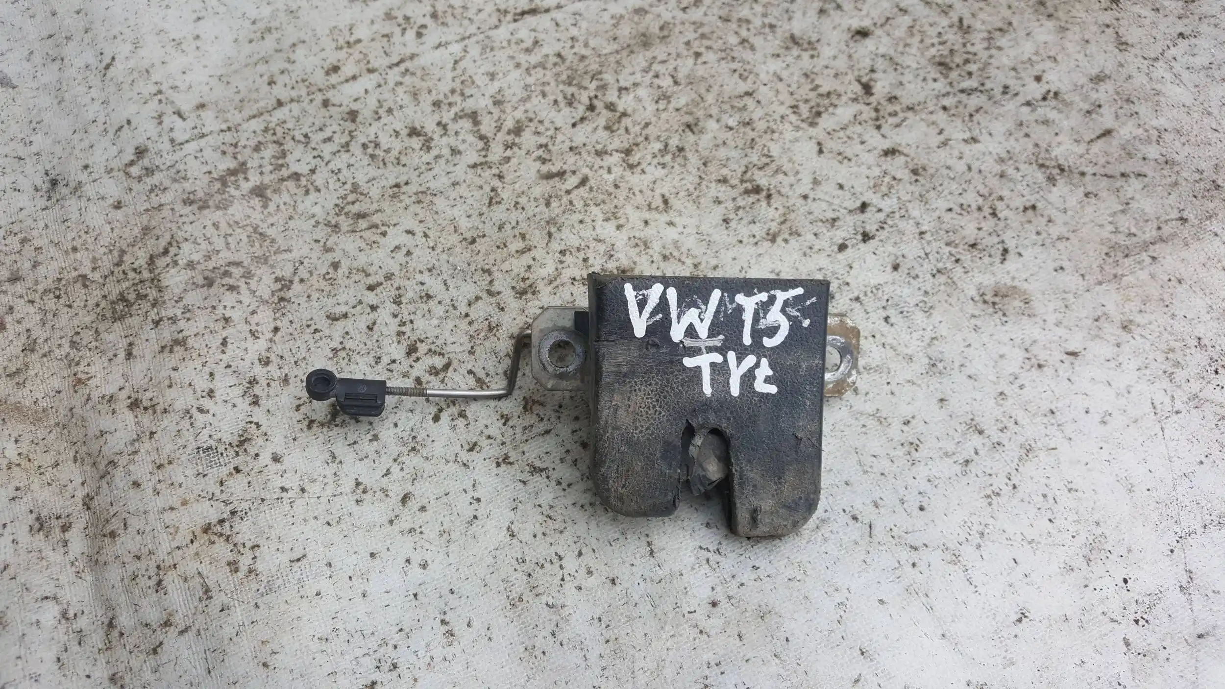 ZAMEK KLAPY TYŁ TYLNEJ VW T5 CARAVELLE 03-