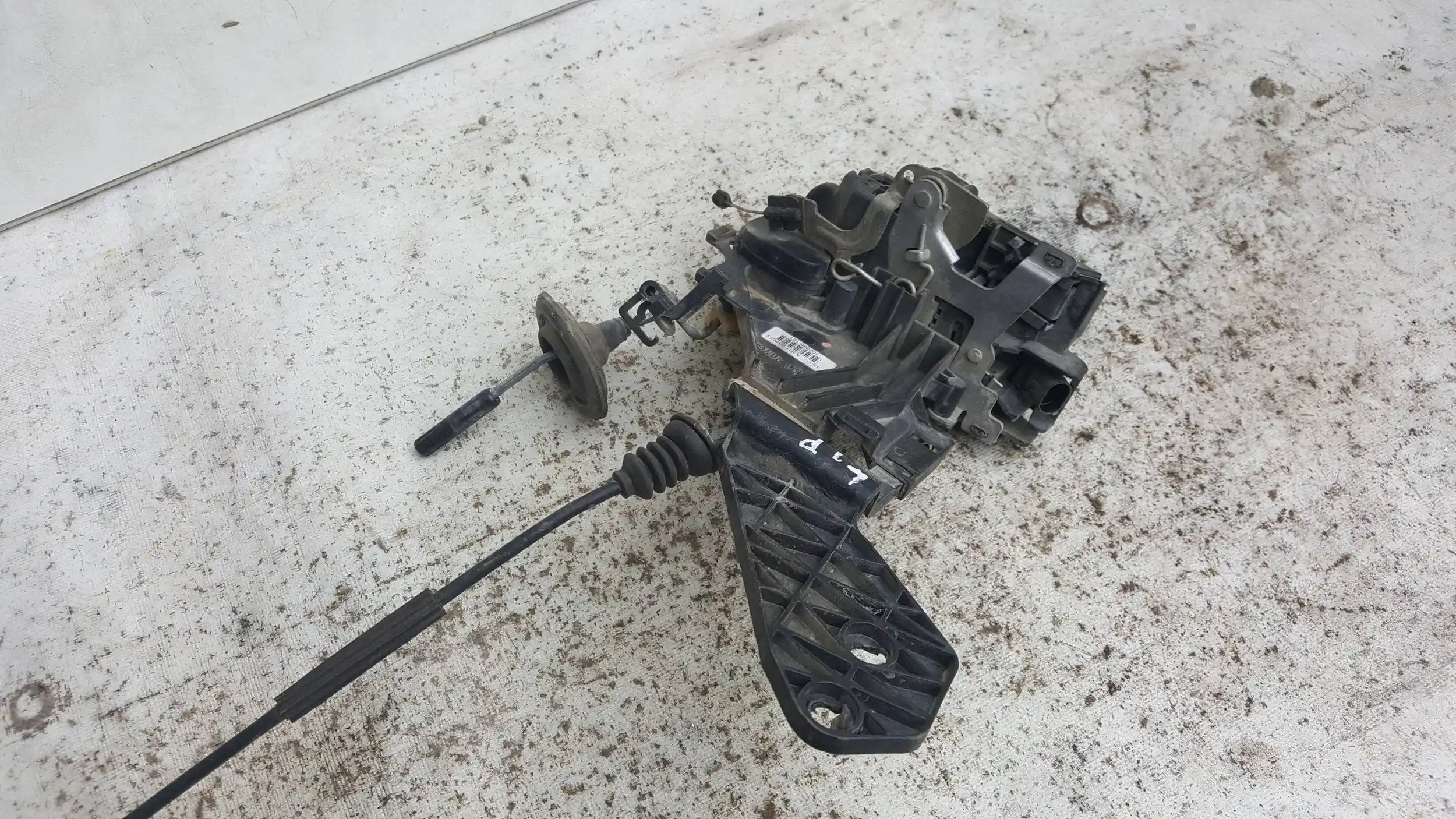 ZAMEK DRZWI LEWY PRZÓD 2 PIN VW T5 03-