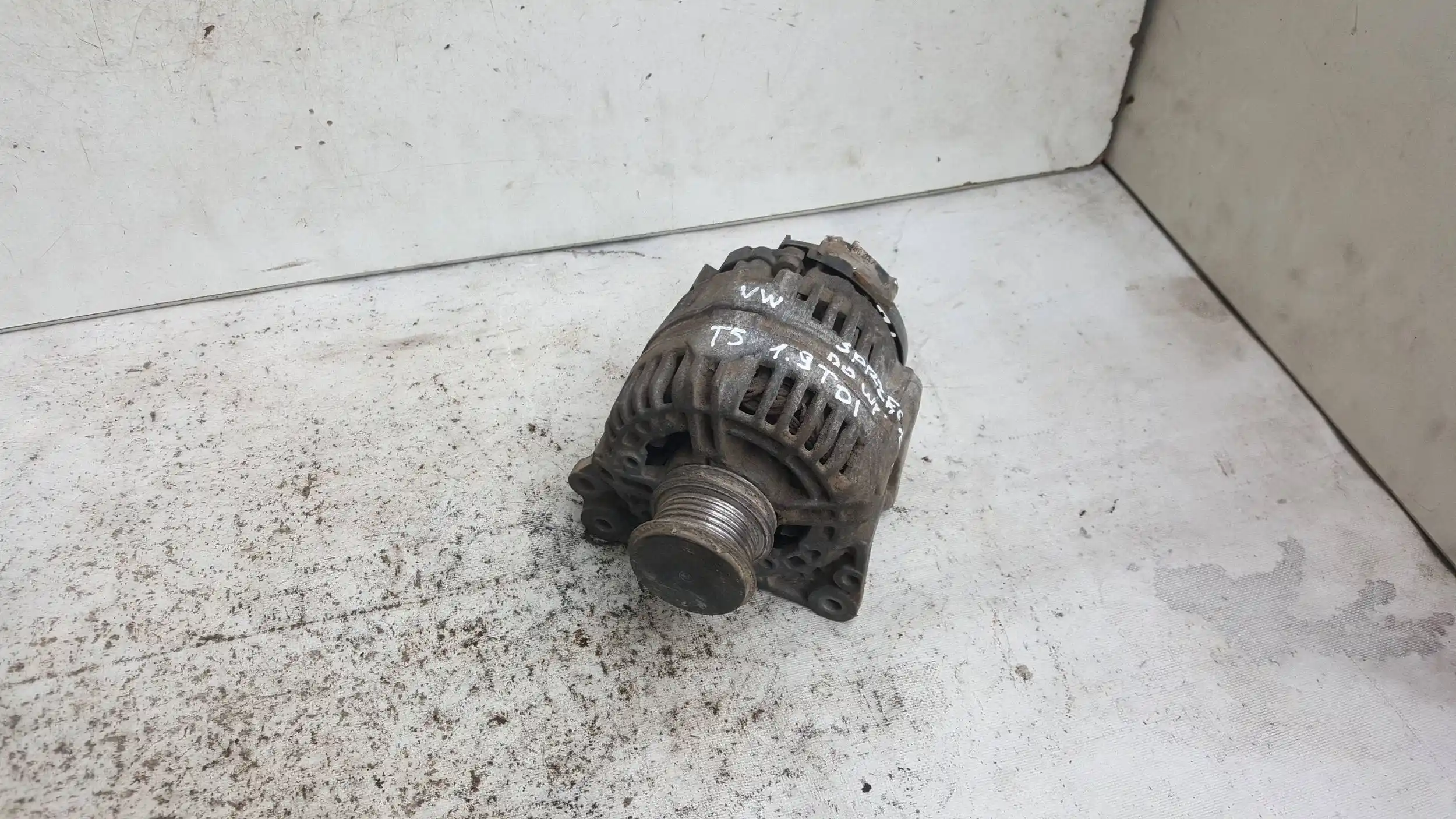 ALTERNATOR 038904024D VW T5 1.9 TDI 03-