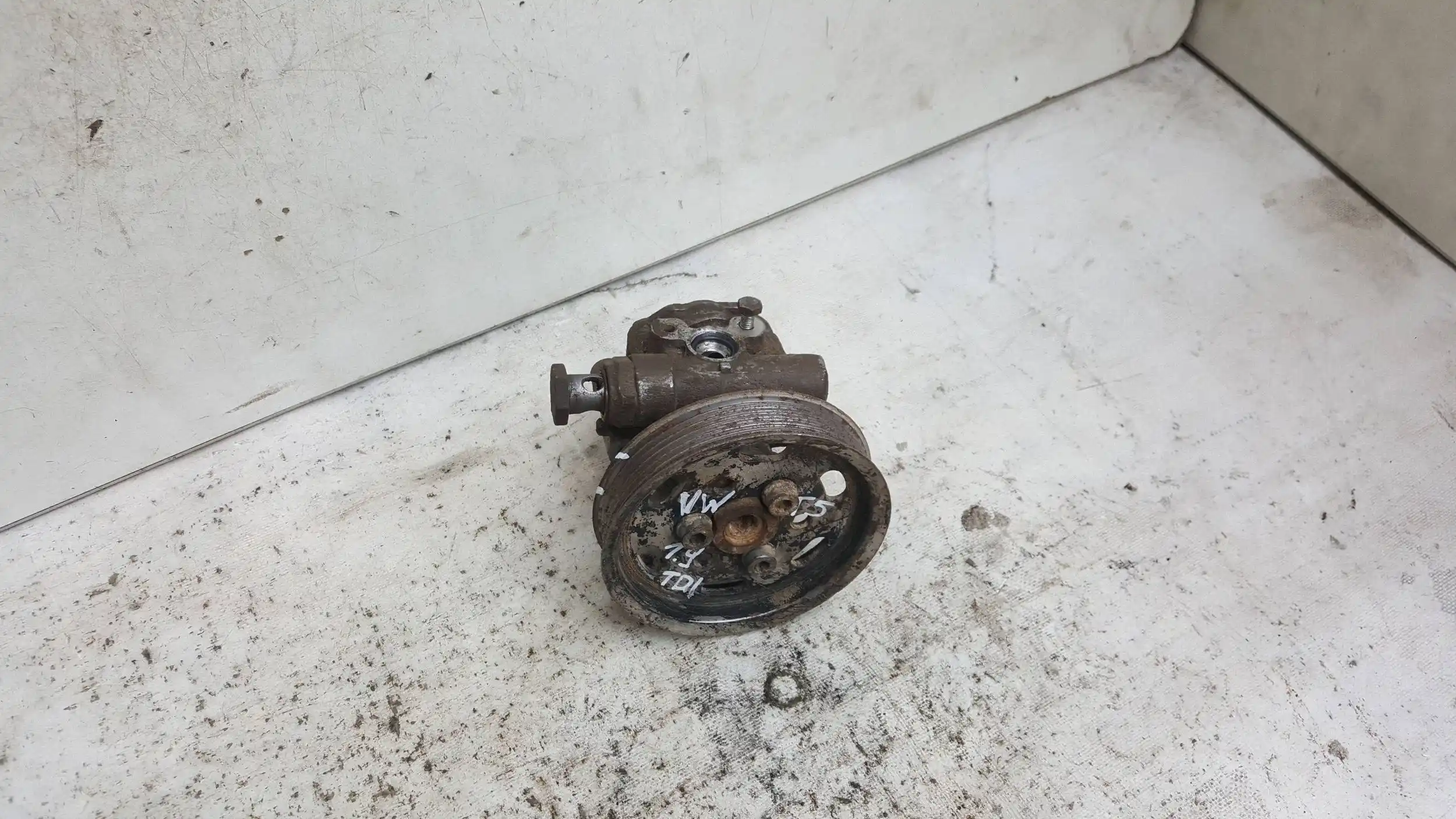 POMPA WSPOMAGANIA VW T5 1.9 TDI 03-
