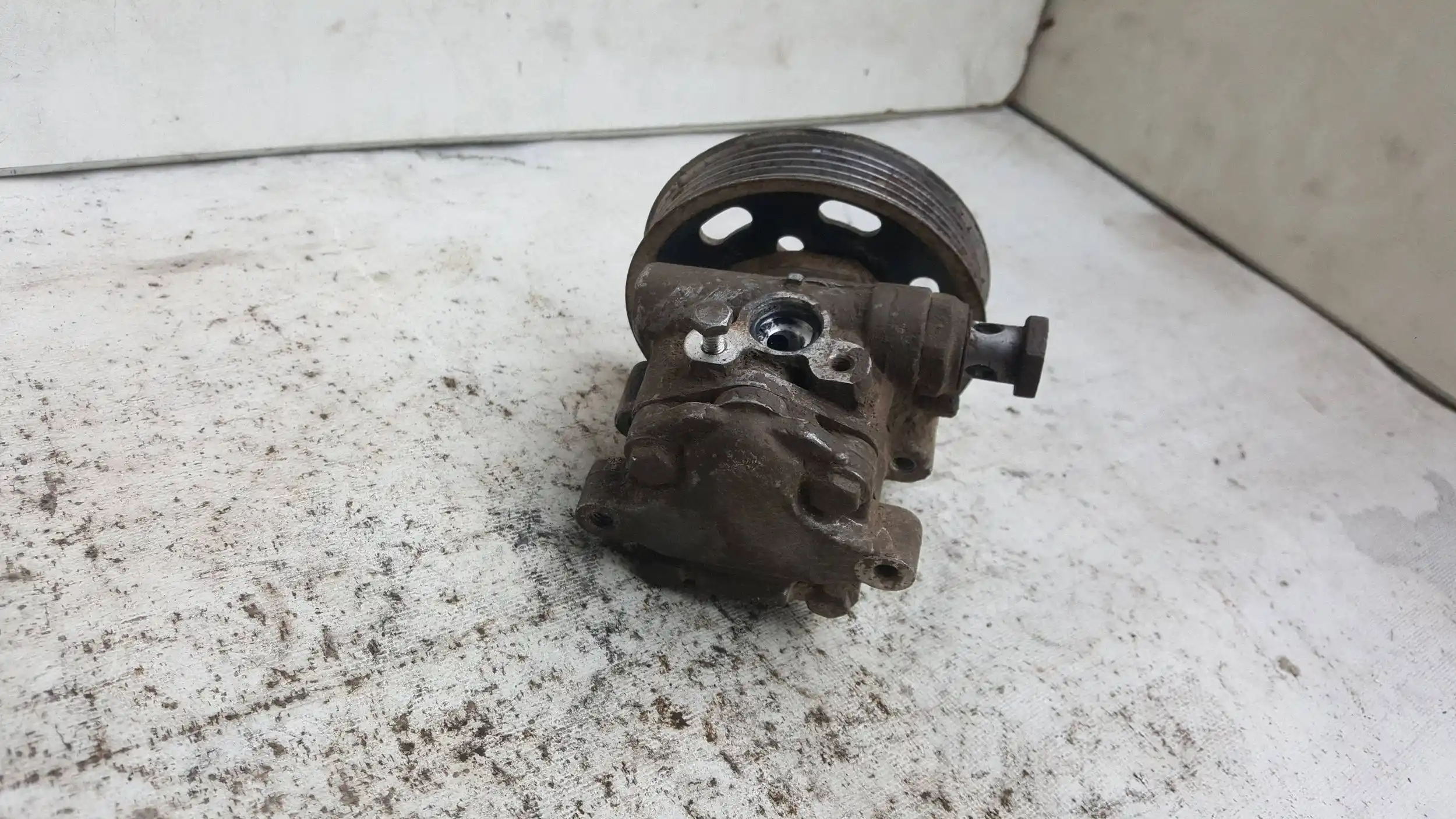 POMPA WSPOMAGANIA VW T5 1.9 TDI 03-