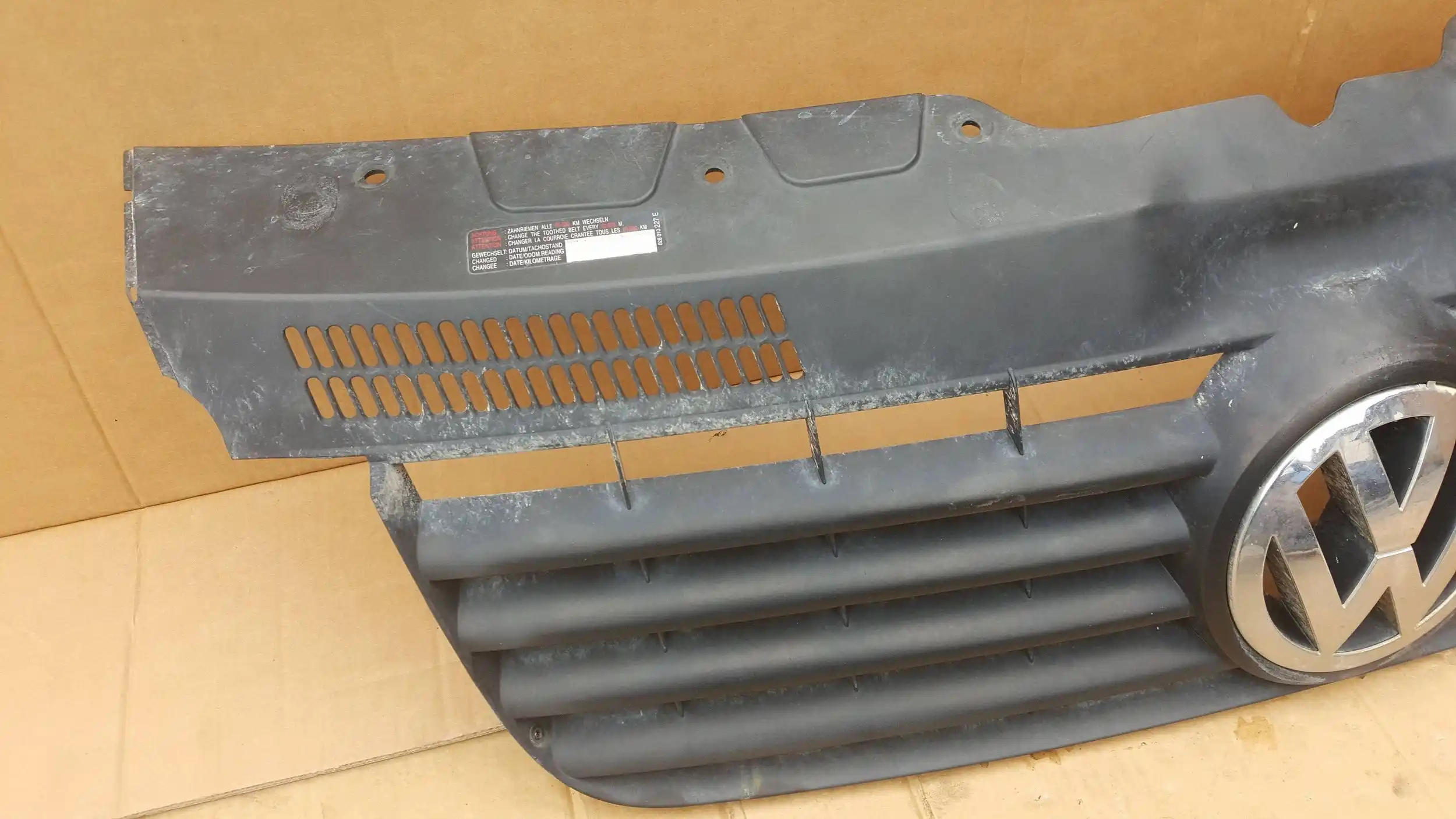 GRILL ATRAPA CHŁODNICY 7H0807101 VW T5 03-09