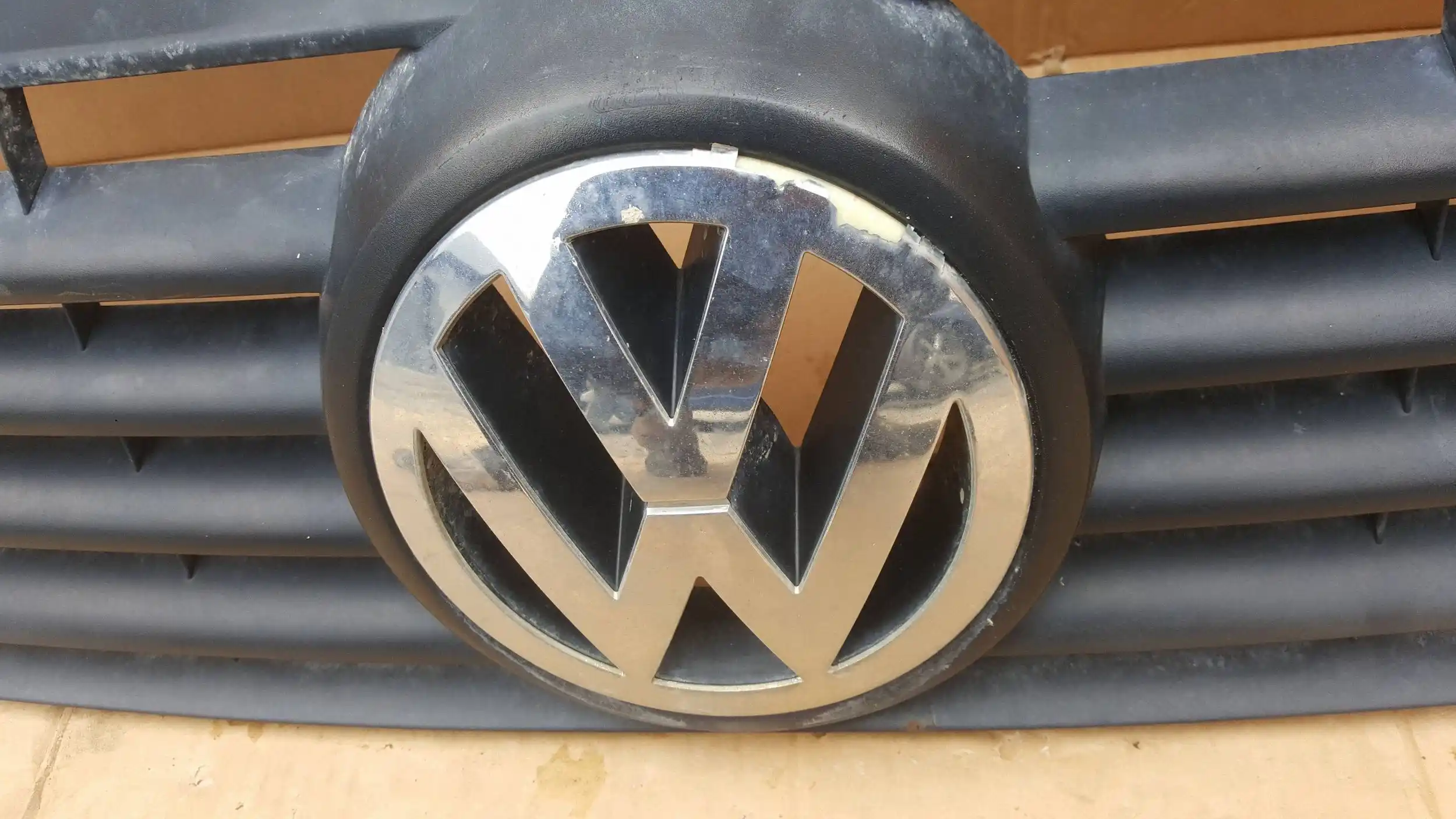 GRILL ATRAPA CHŁODNICY 7H0807101 VW T5 03-09