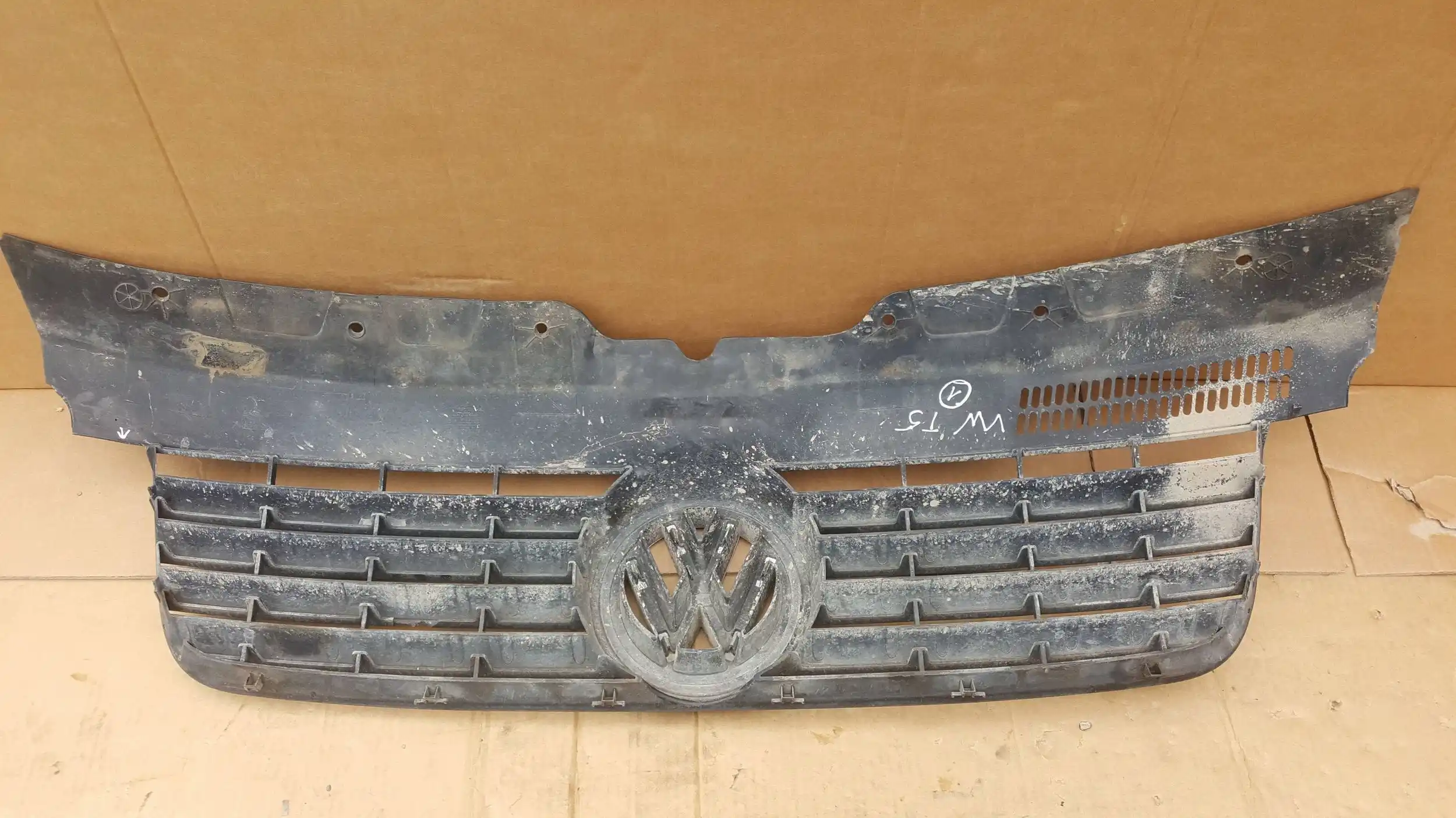 GRILL ATRAPA CHŁODNICY 7H0807101 VW T5 03-09
