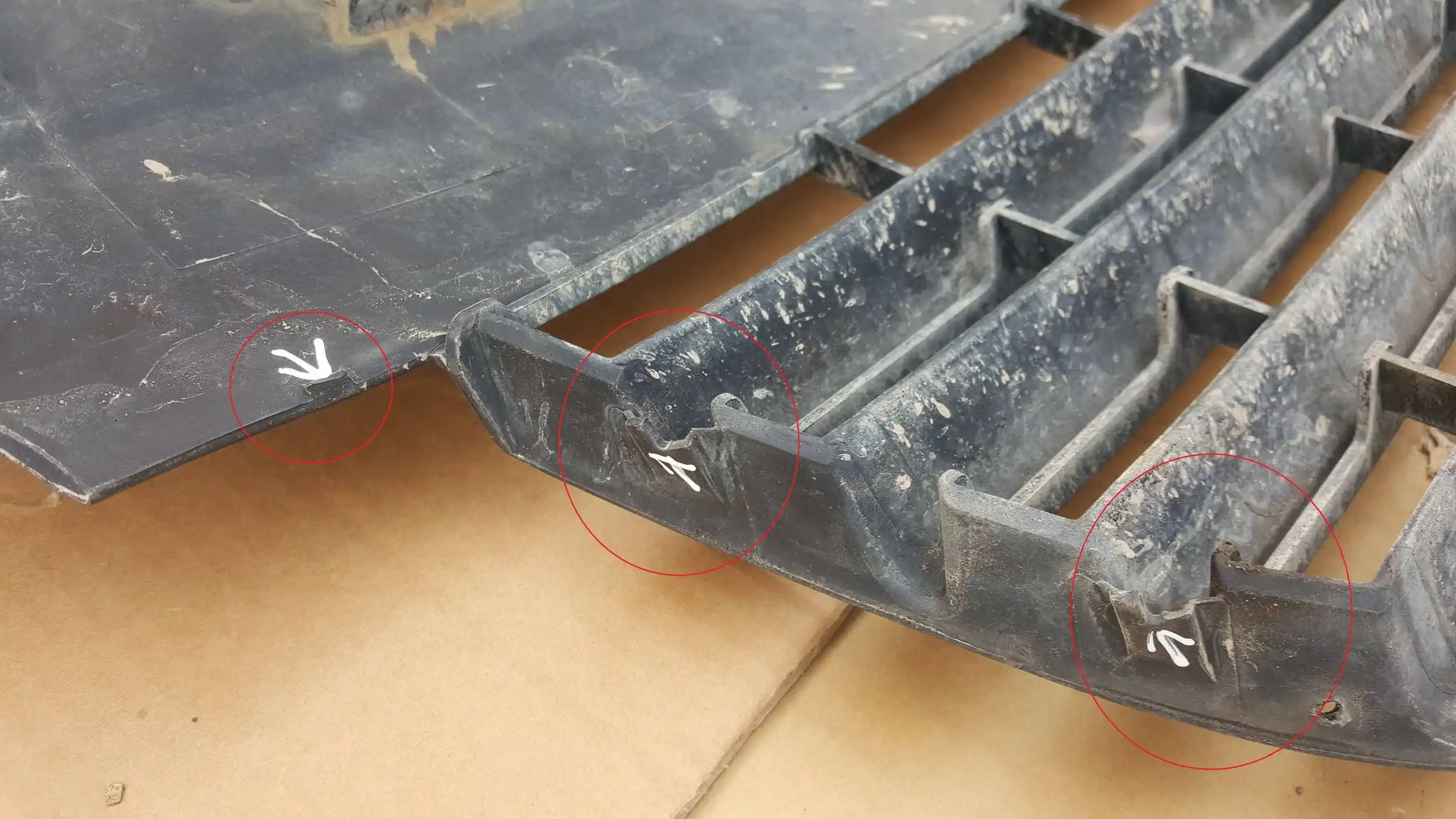 GRILL ATRAPA CHŁODNICY 7H0807101 VW T5 03-09