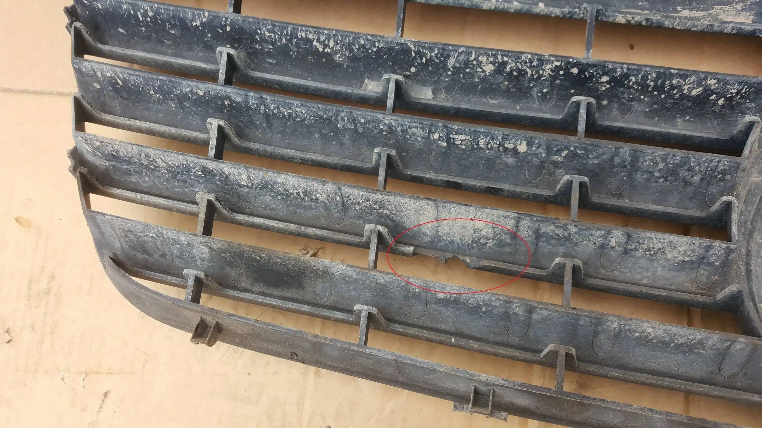 GRILL ATRAPA CHŁODNICY 7H0807101 VW T5 03-09
