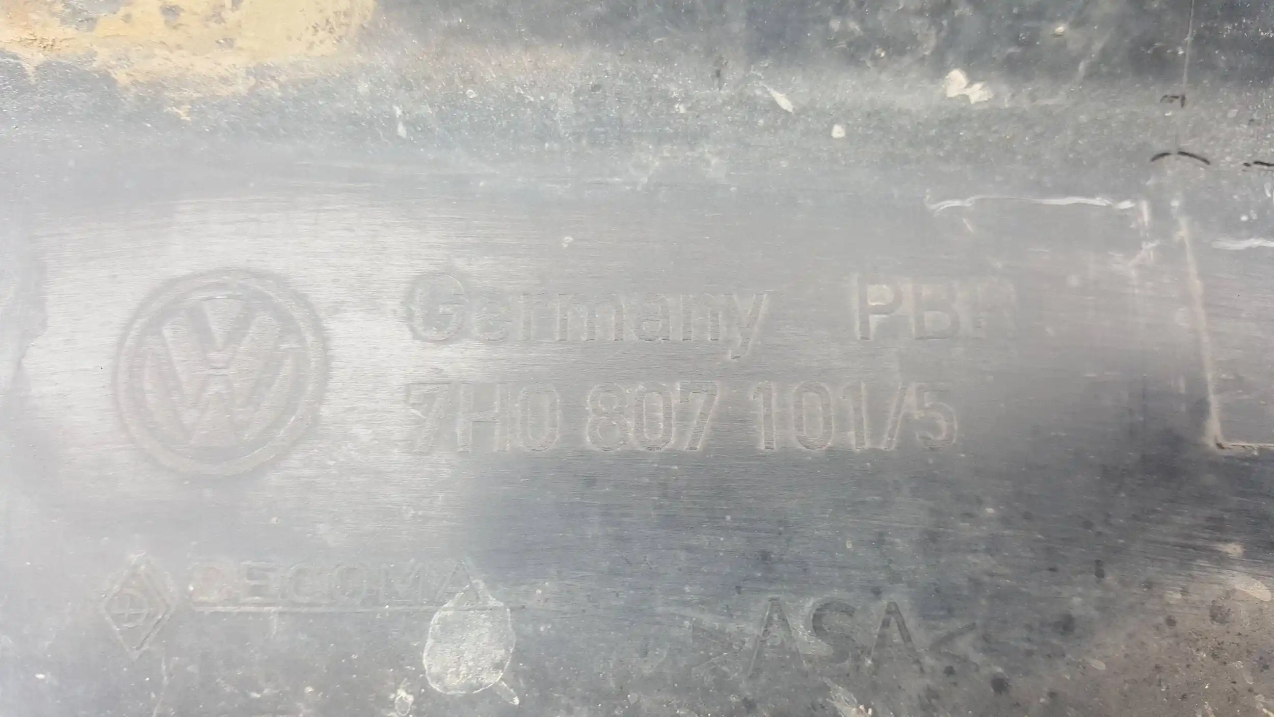 GRILL ATRAPA CHŁODNICY 7H0807101 VW T5 03-09