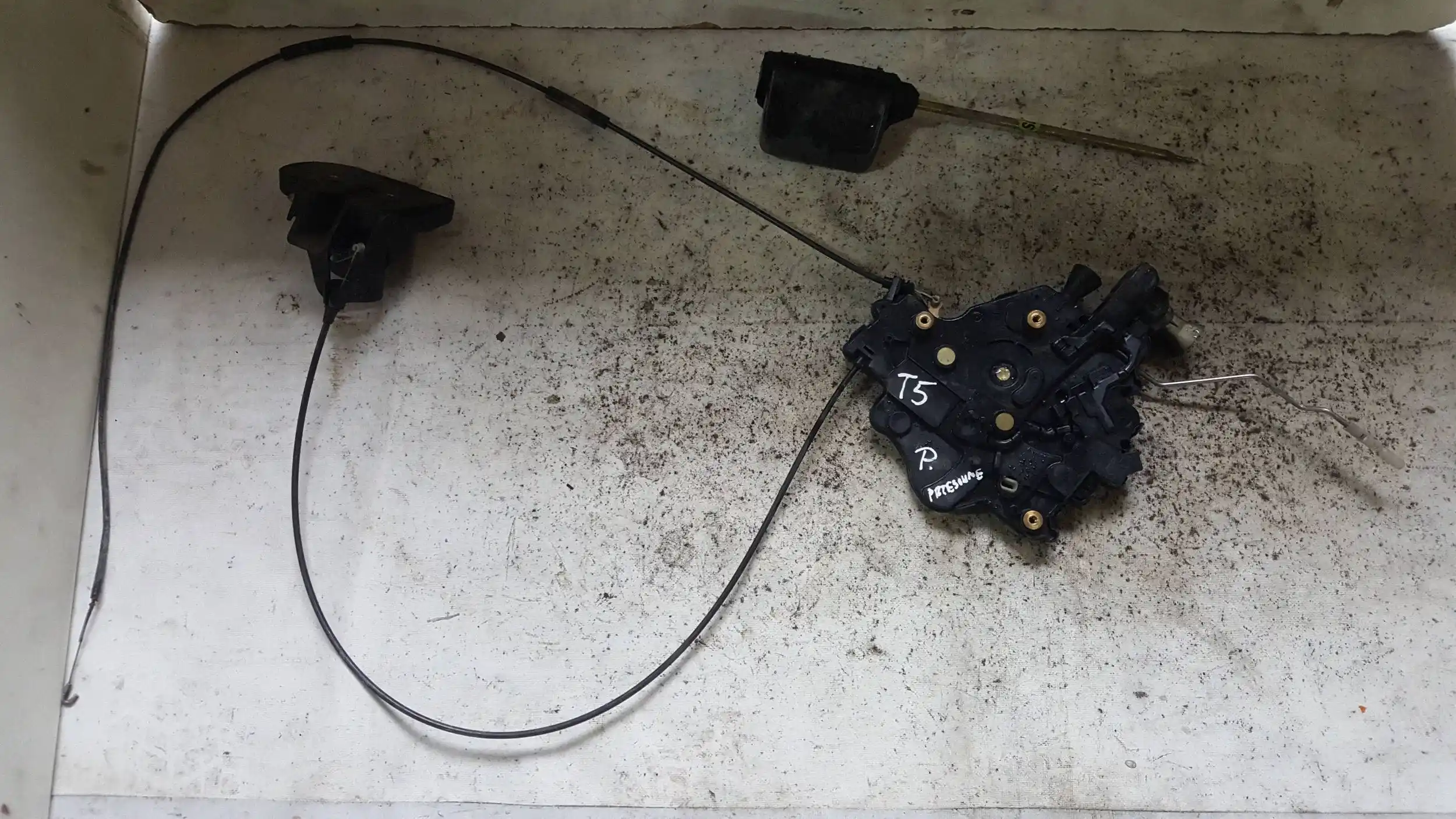 ZAMEK DRZWI PRZESUWNYCH PRAWY 7H0843654AT VW T5 03-