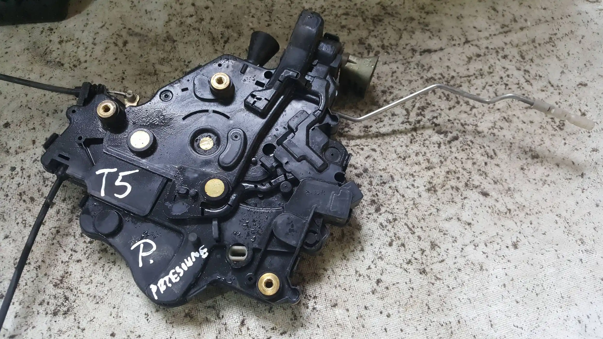 ZAMEK DRZWI PRZESUWNYCH PRAWY 7H0843654AT VW T5 03-