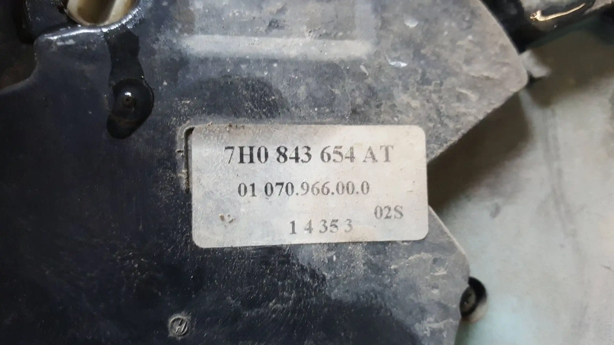 ZAMEK DRZWI PRZESUWNYCH PRAWY 7H0843654AT VW T5 03-