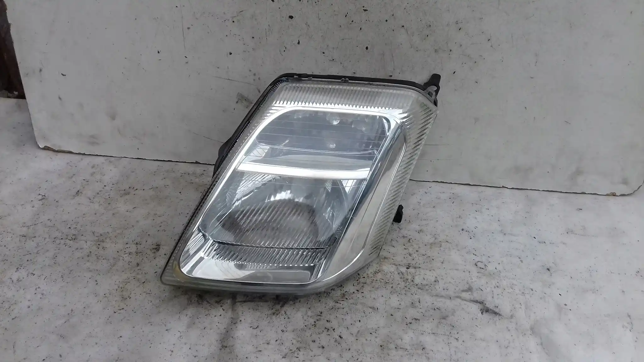 LAMPA LEWY PRZÓD PRZEDNIA 9680128380 CITROEN C2 03-09