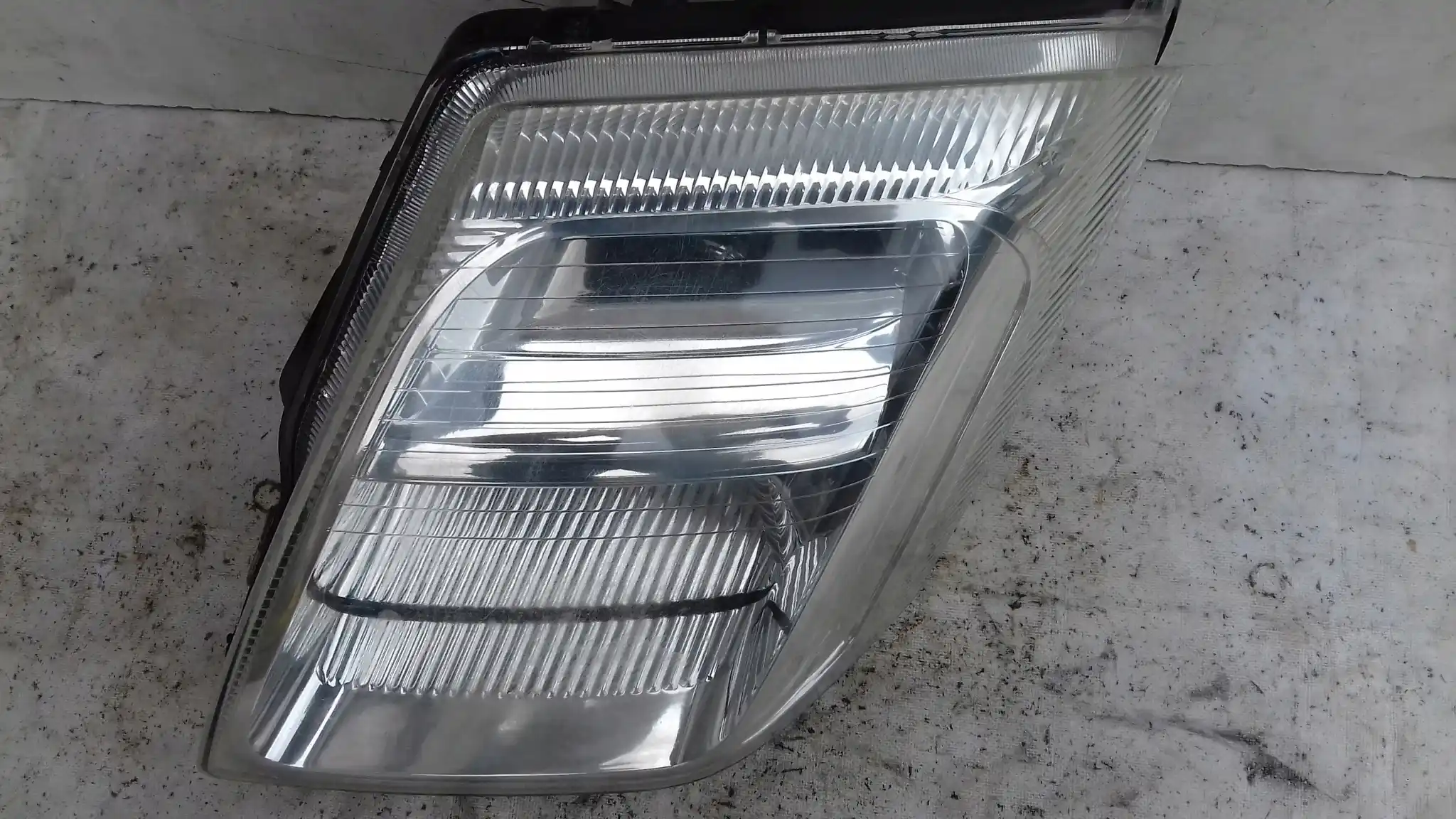 LAMPA LEWY PRZÓD PRZEDNIA 9680128380 CITROEN C2 03-09