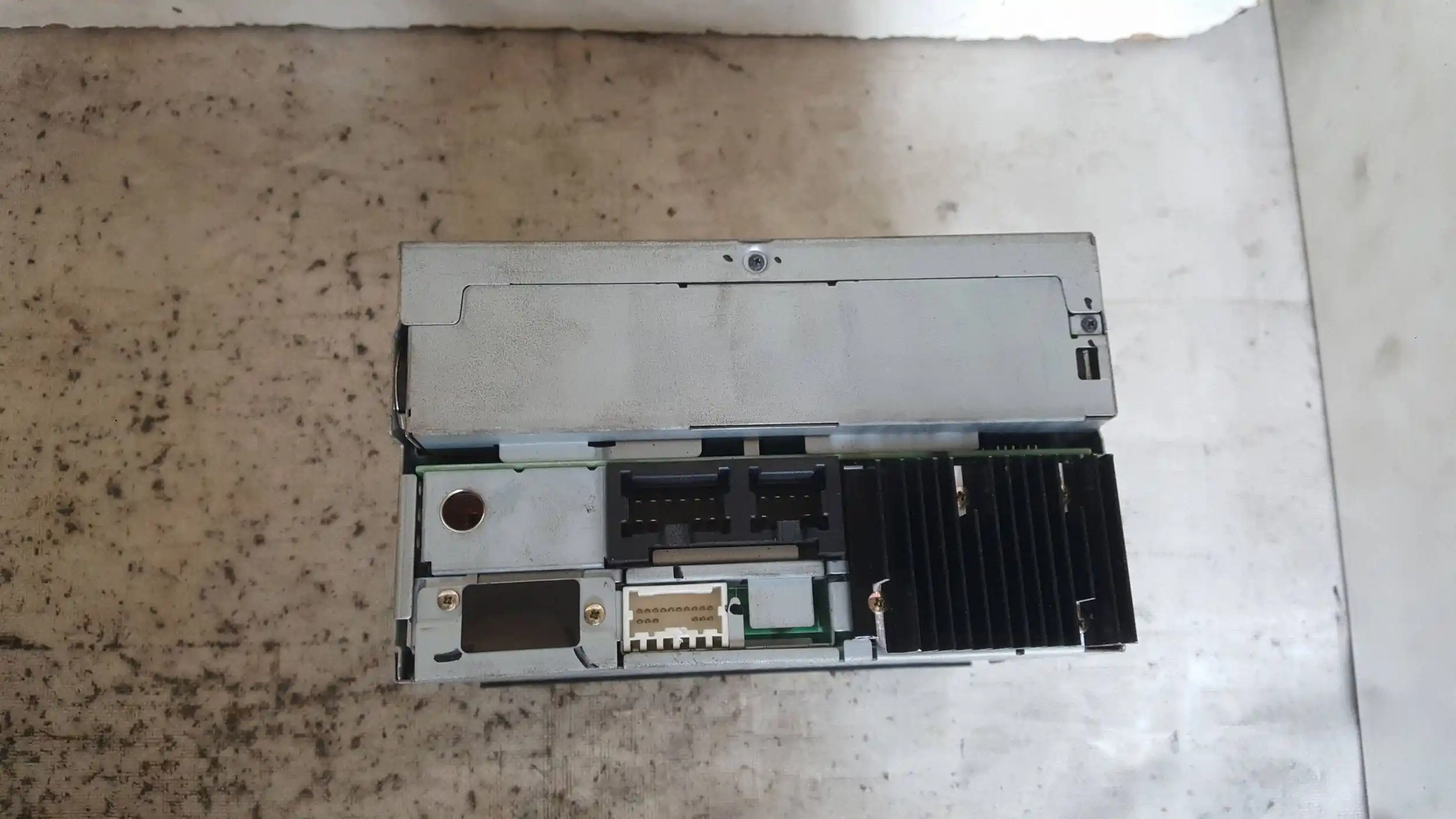 RADIO RADIOODTWARZACZ CD KASETA 28188EQ300 NISSAN X-TRAIL I T30 01-
