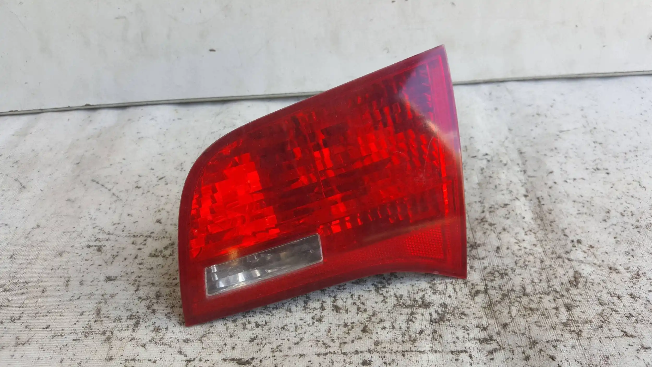 LAMPA KLAPY PRAWY TYŁ TYLNA AUDI A6 C6 KOMBI 04-08