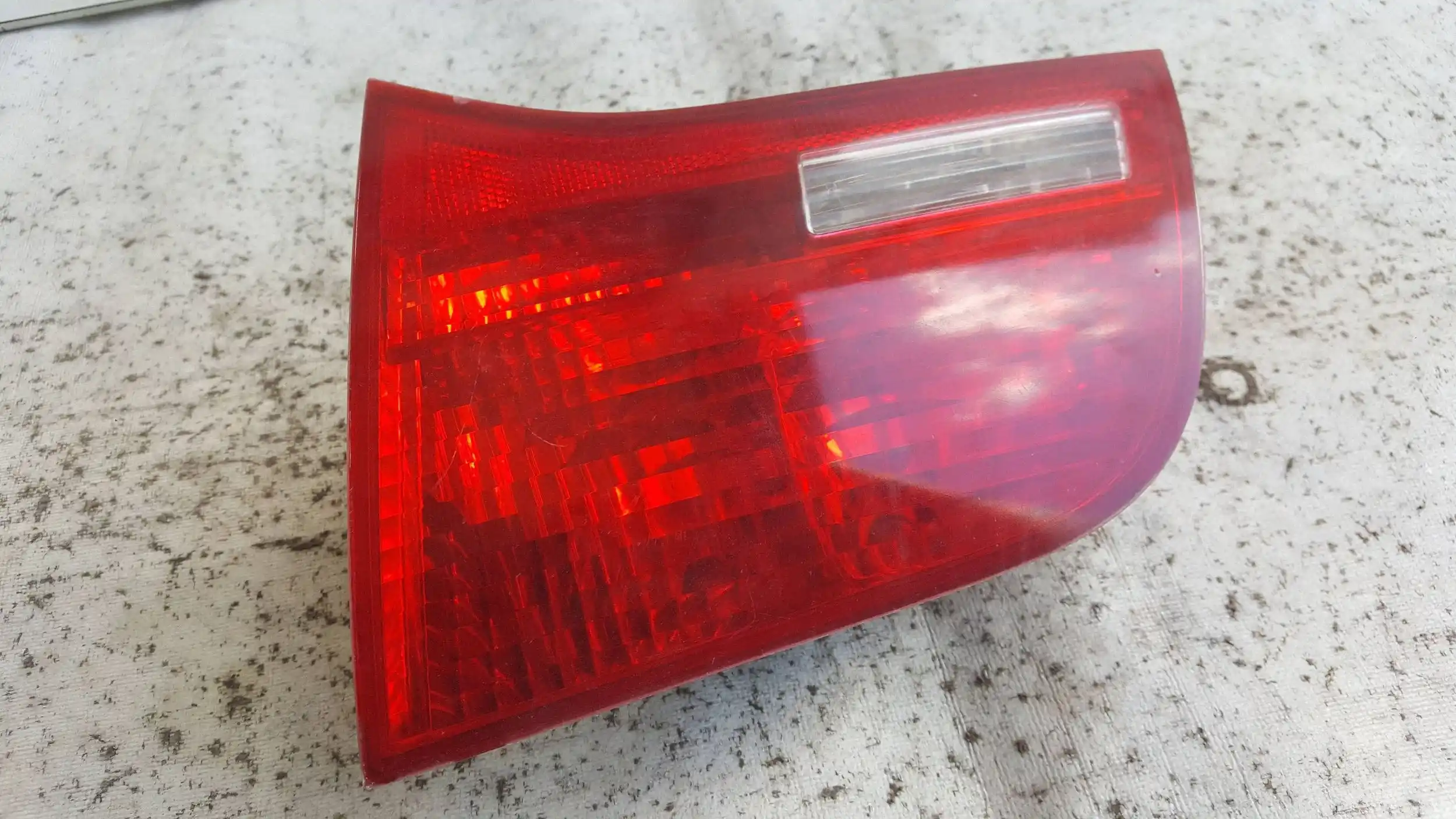 LAMPA KLAPY PRAWY TYŁ TYLNA AUDI A6 C6 KOMBI 04-08