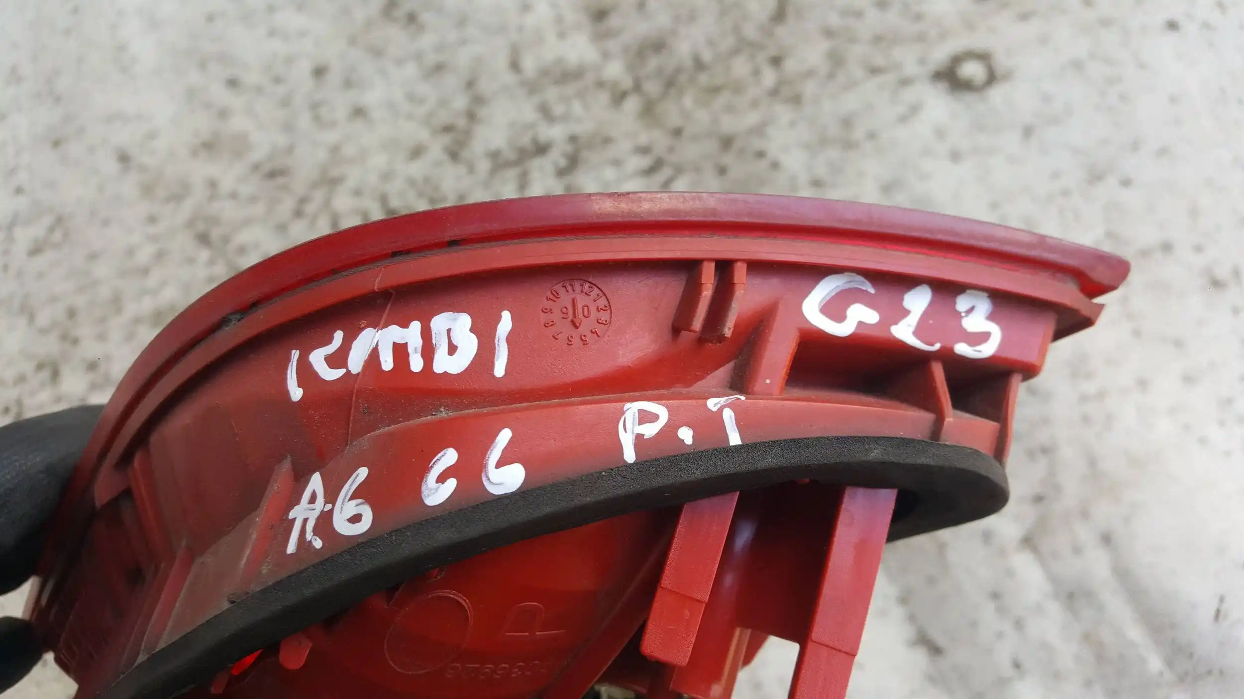 LAMPA KLAPY PRAWY TYŁ TYLNA AUDI A6 C6 KOMBI 04-08