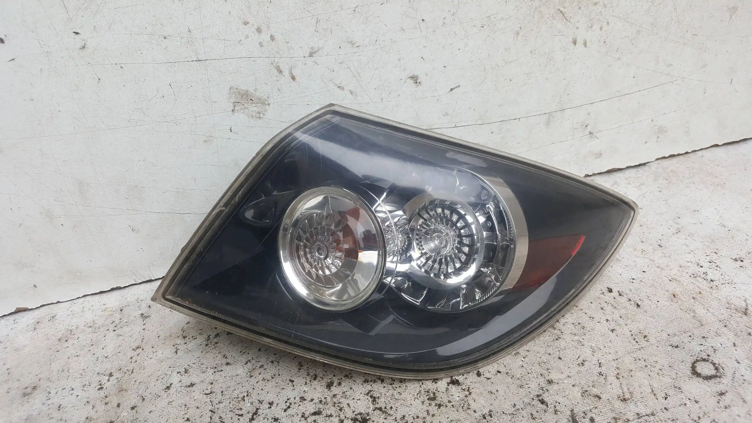 LAMPA PRAWY TYŁ TYLNA LED MAZDA 3 BK HB LIFT 06-09