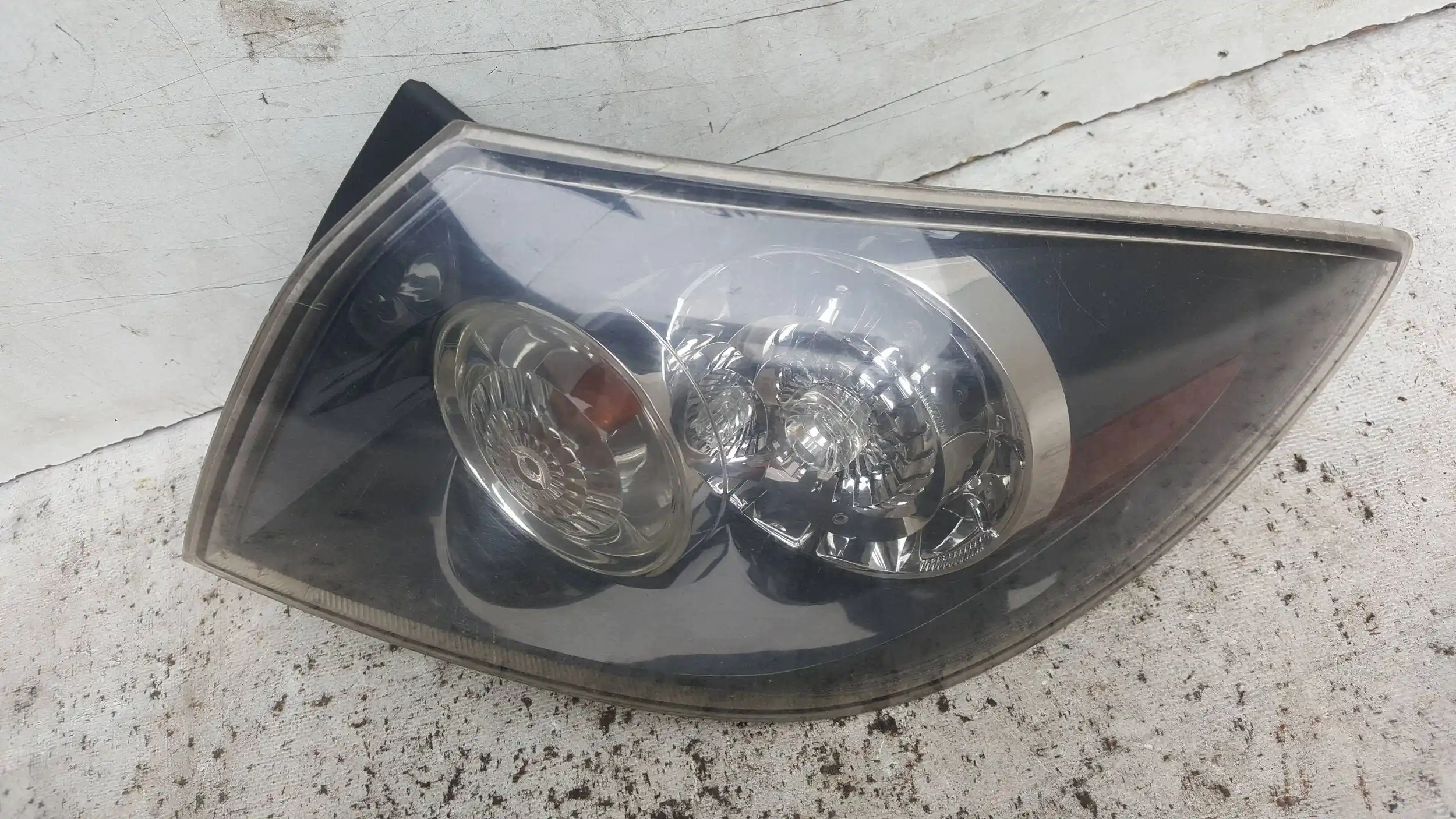 LAMPA PRAWY TYŁ TYLNA LED MAZDA 3 BK HB LIFT 06-09