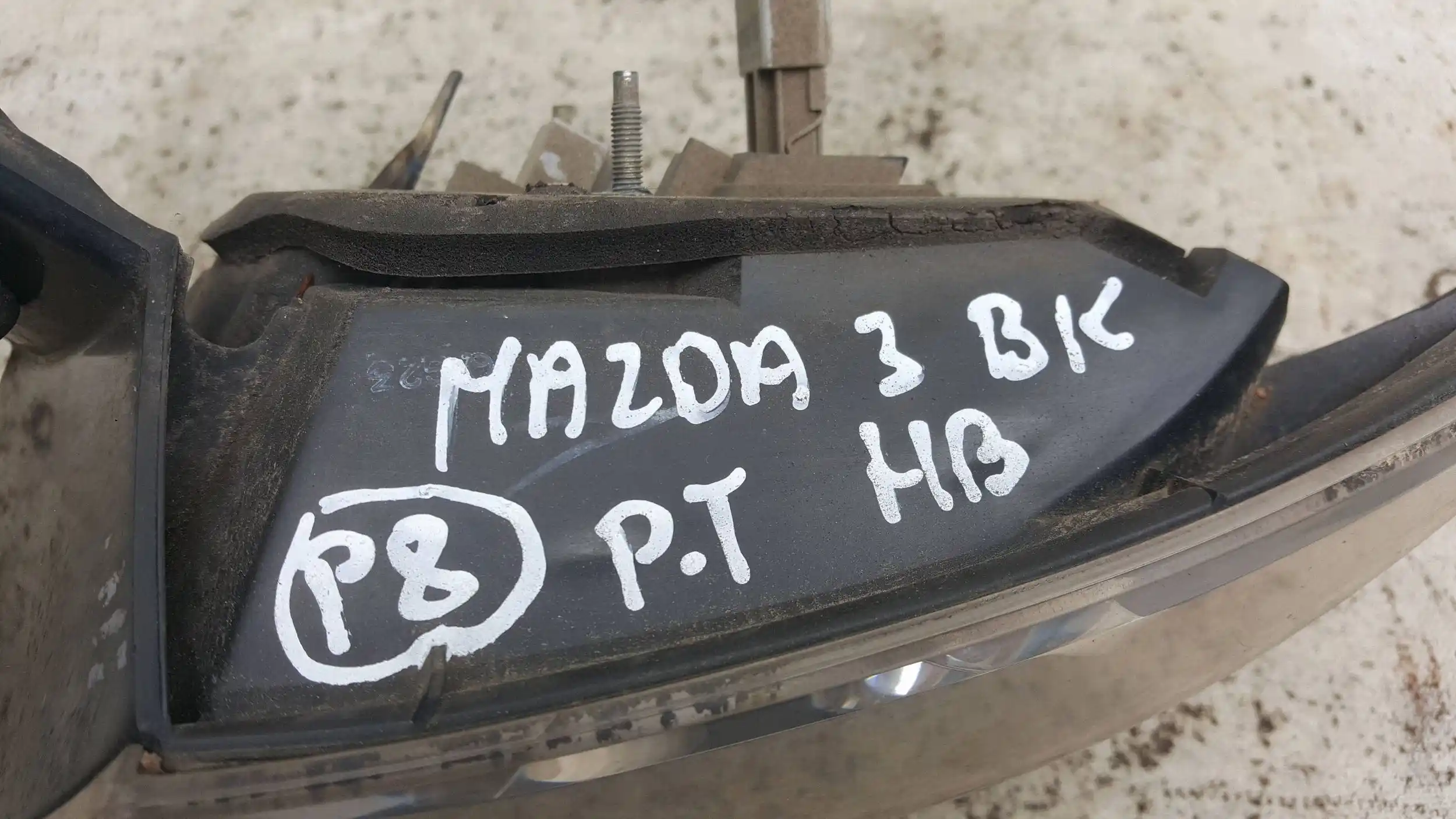 LAMPA PRAWY TYŁ TYLNA LED MAZDA 3 BK HB LIFT 06-09