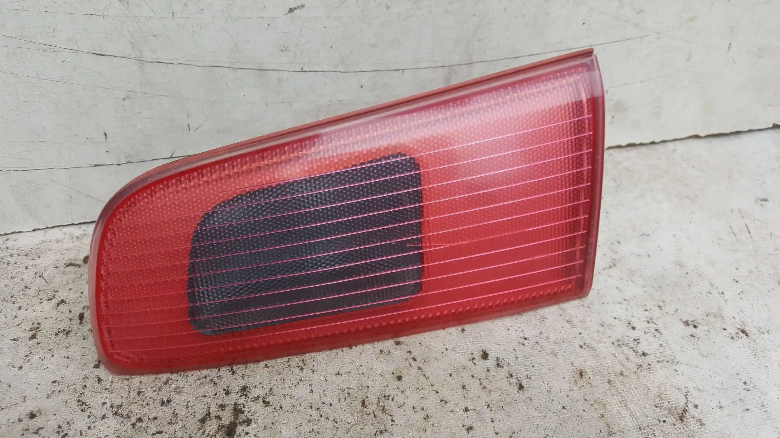 LAMPA PRAWA TYŁ TYLNA W KLAPE MAZDA 2 DY 02-07