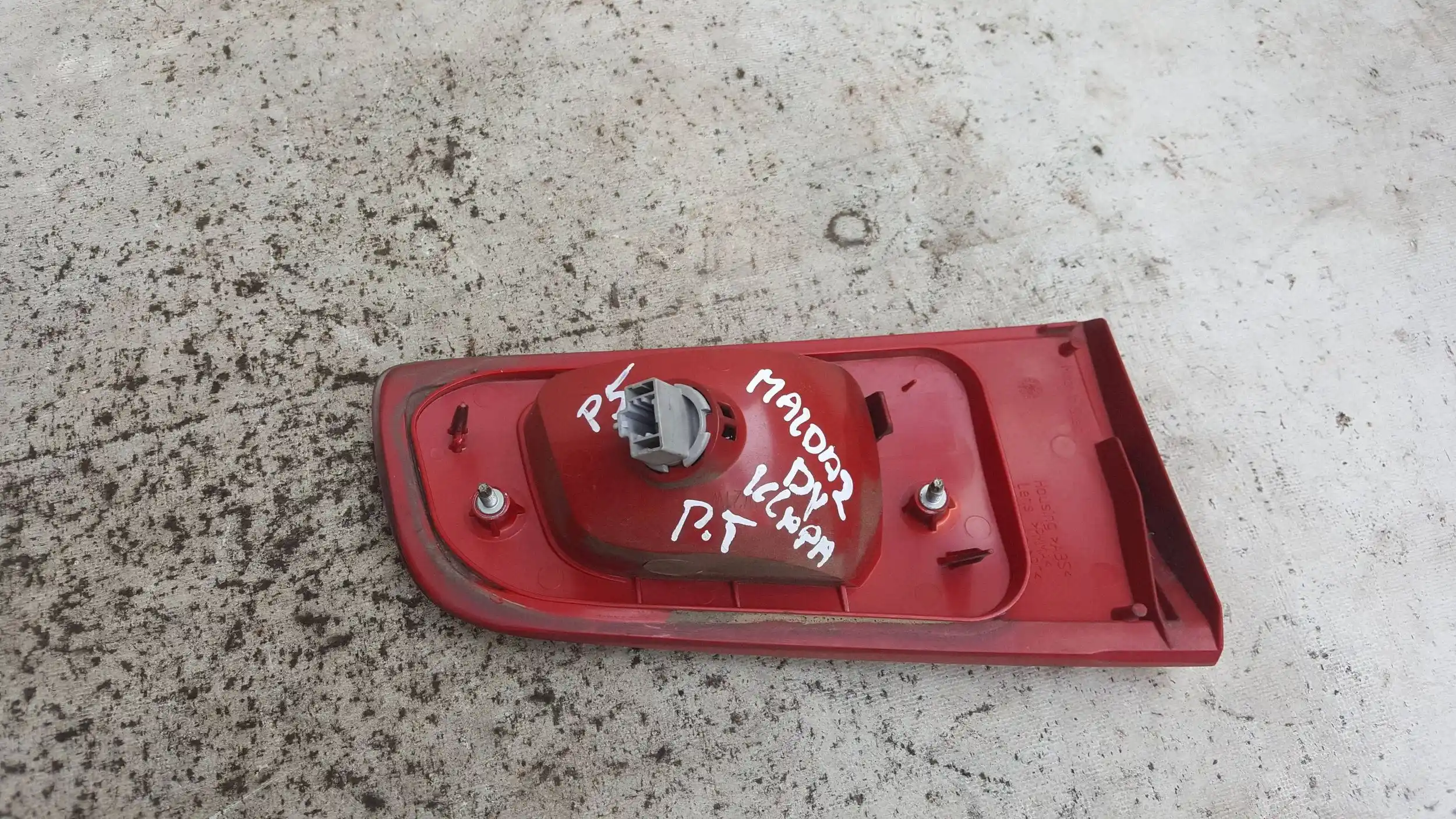 LAMPA PRAWA TYŁ TYLNA W KLAPE MAZDA 2 DY 02-07