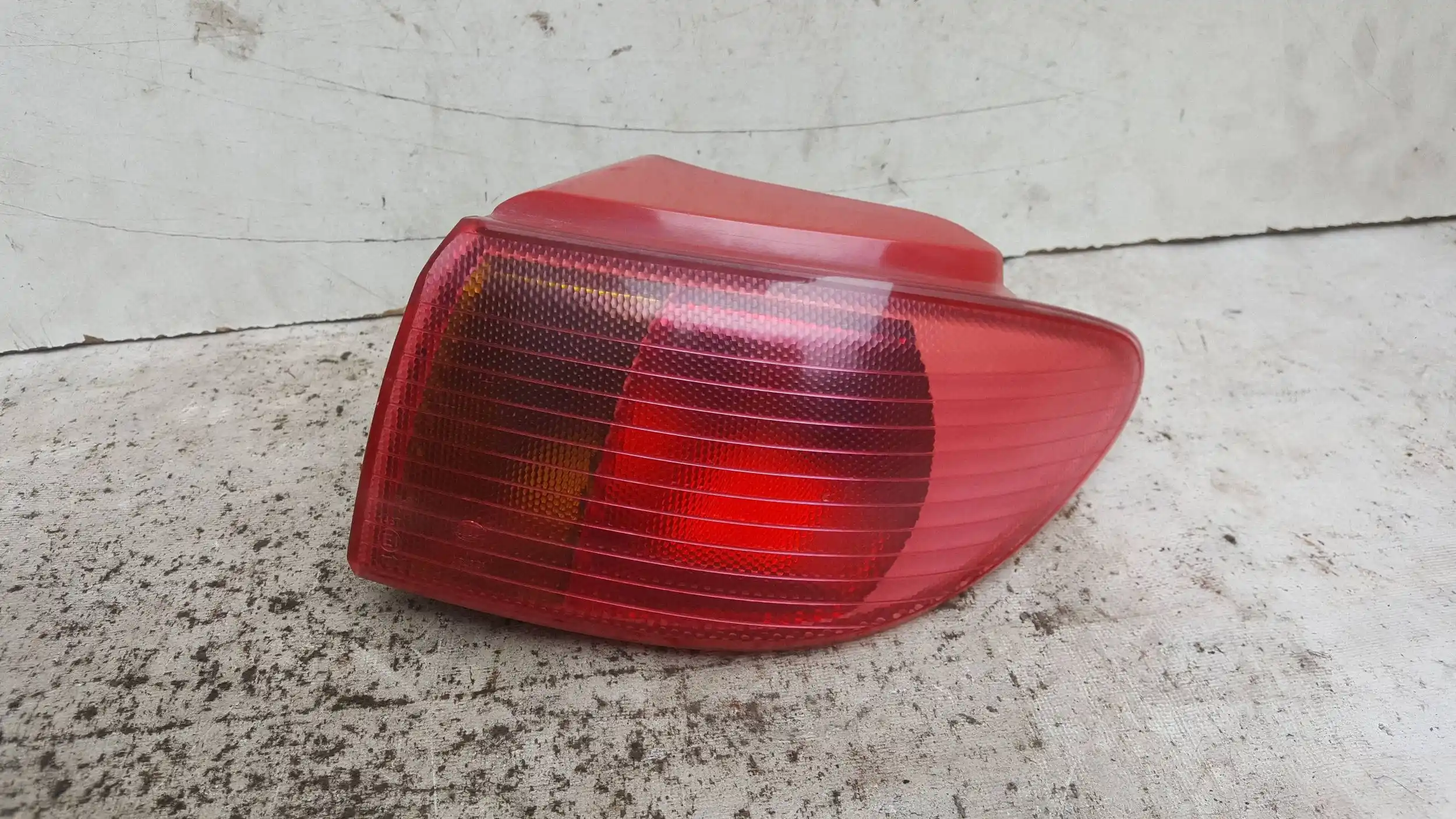 LAMPA PRAWY TYŁ TYLNA MAZDA 2 DY 02-07