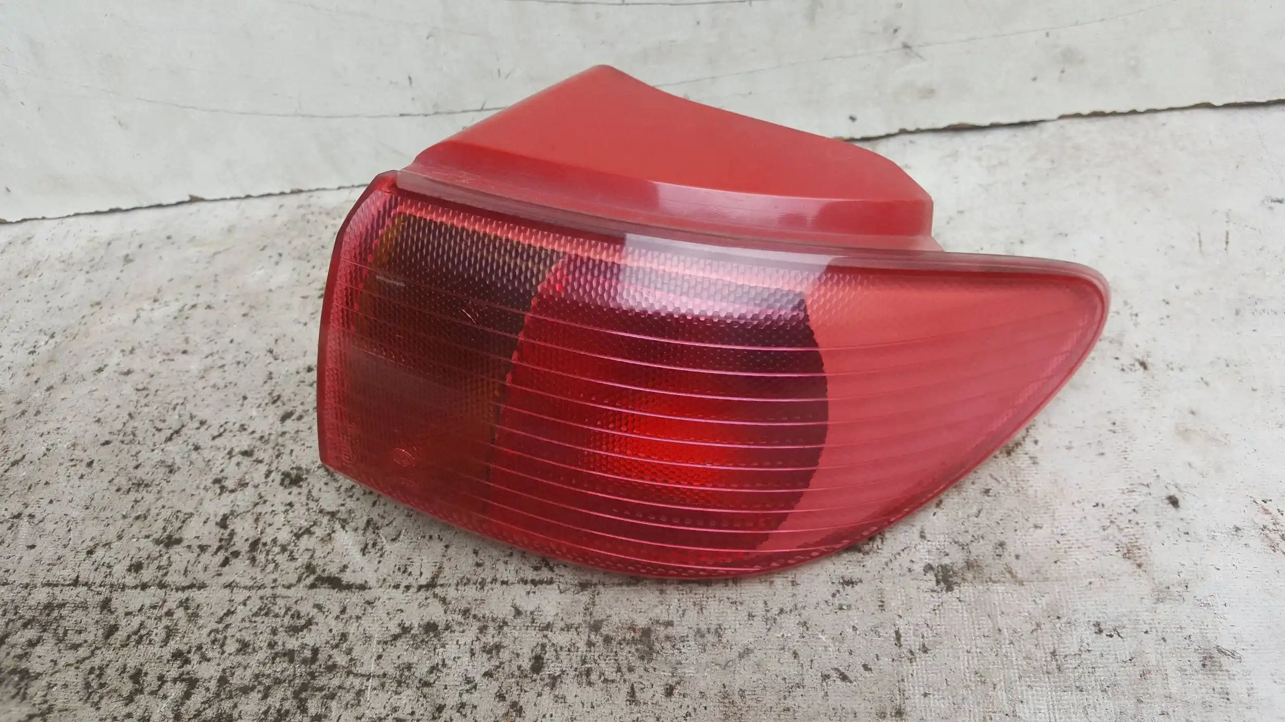 LAMPA PRAWY TYŁ TYLNA MAZDA 2 DY 02-07
