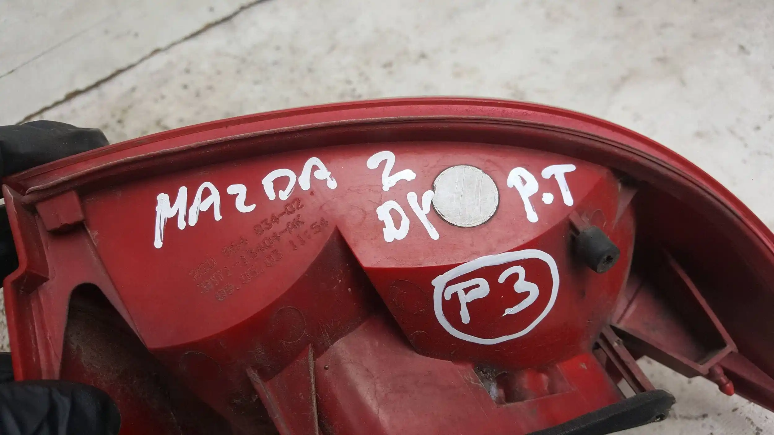 LAMPA PRAWY TYŁ TYLNA MAZDA 2 DY 02-07