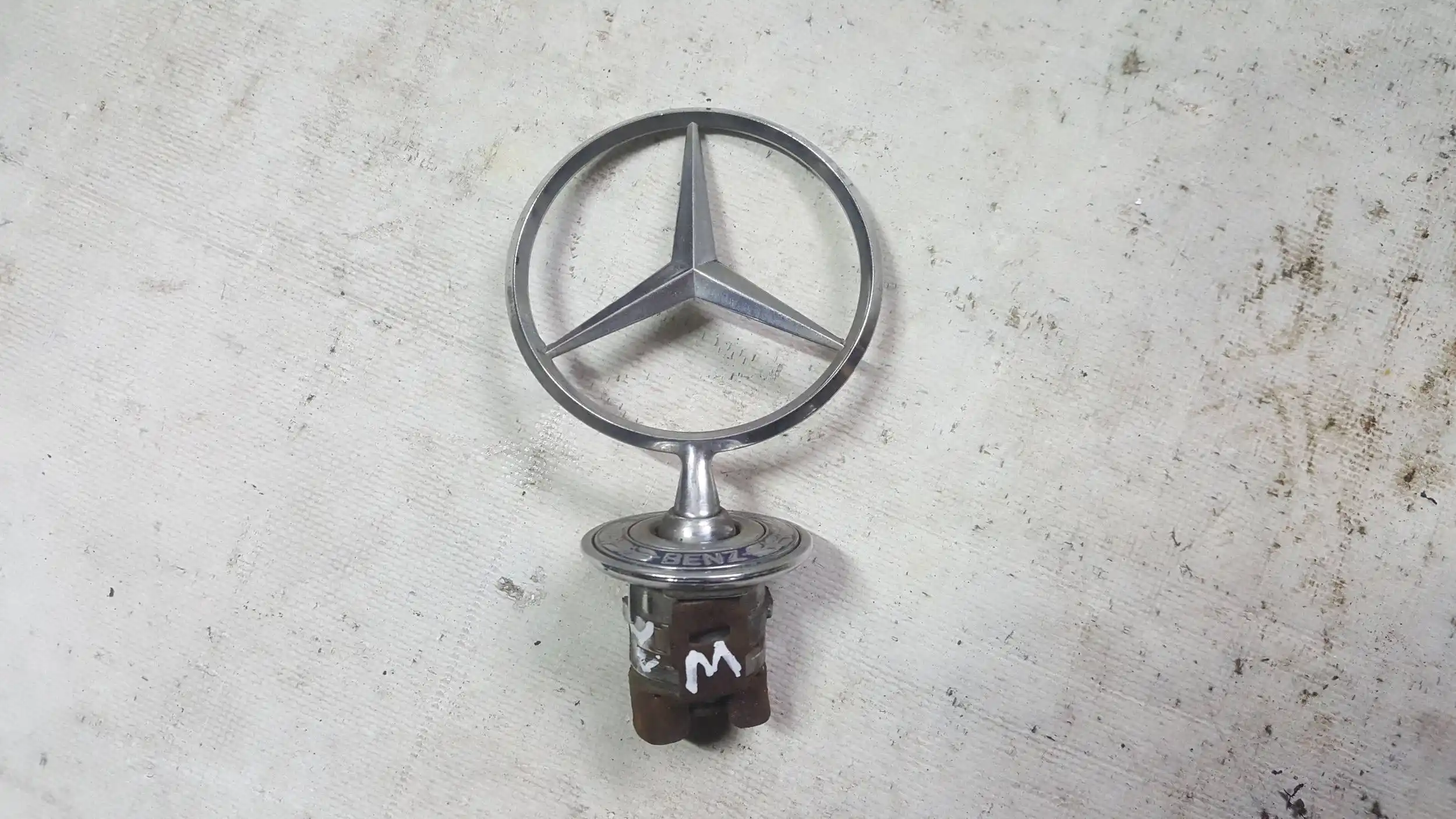 EMBLEMAT ZNACZEK CELOWNIK GWIAZDA MASKI MERCEDES C KLASA W202 93-