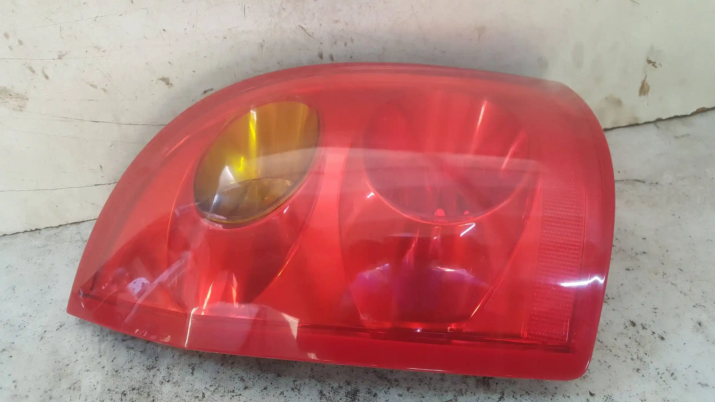 LAMPA LEWY TYŁ TYLNA NISSAN PRIMERA III P12 KOMBI 02-