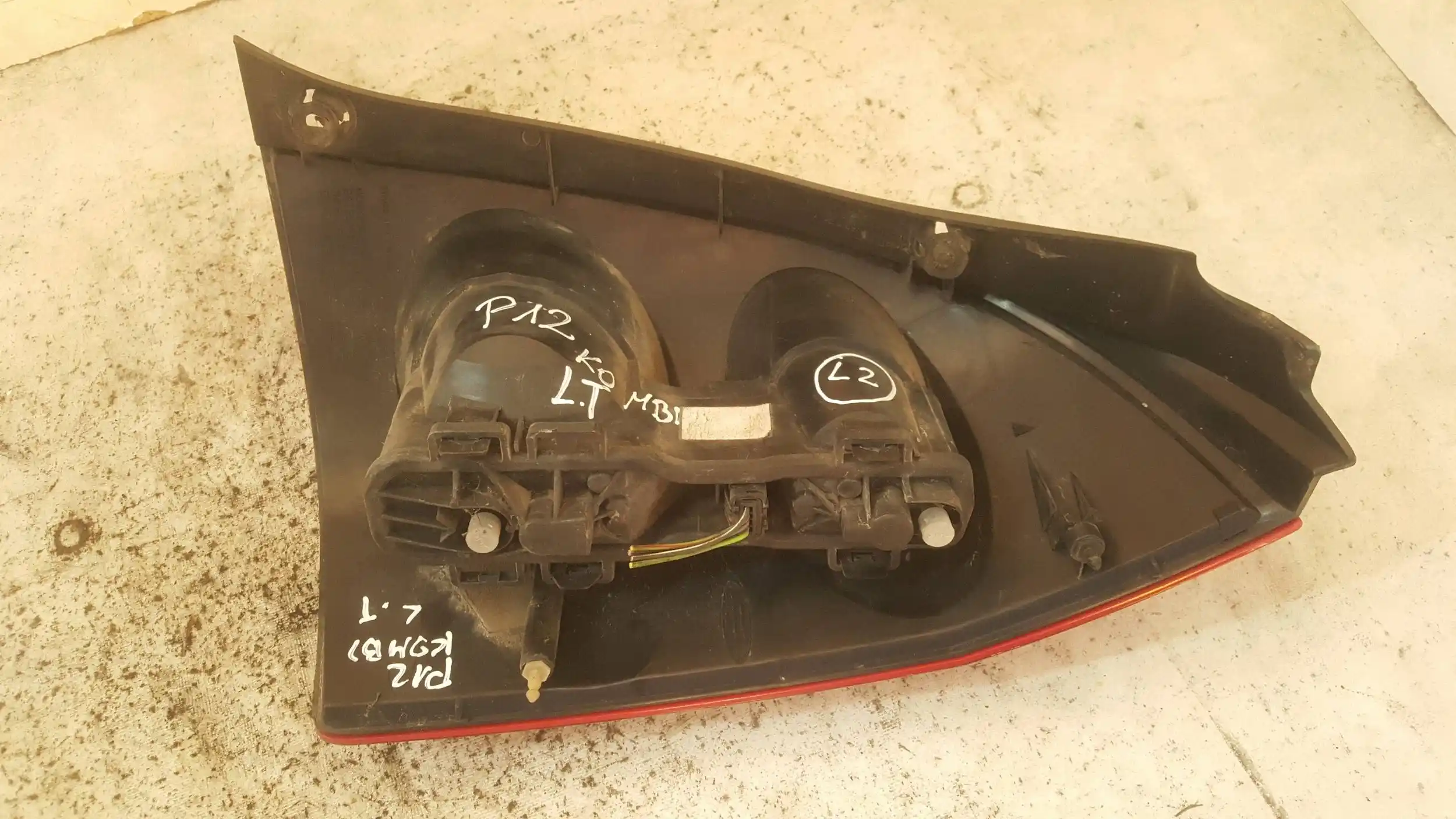 LAMPA LEWY TYŁ TYLNA NISSAN PRIMERA III P12 KOMBI 02-