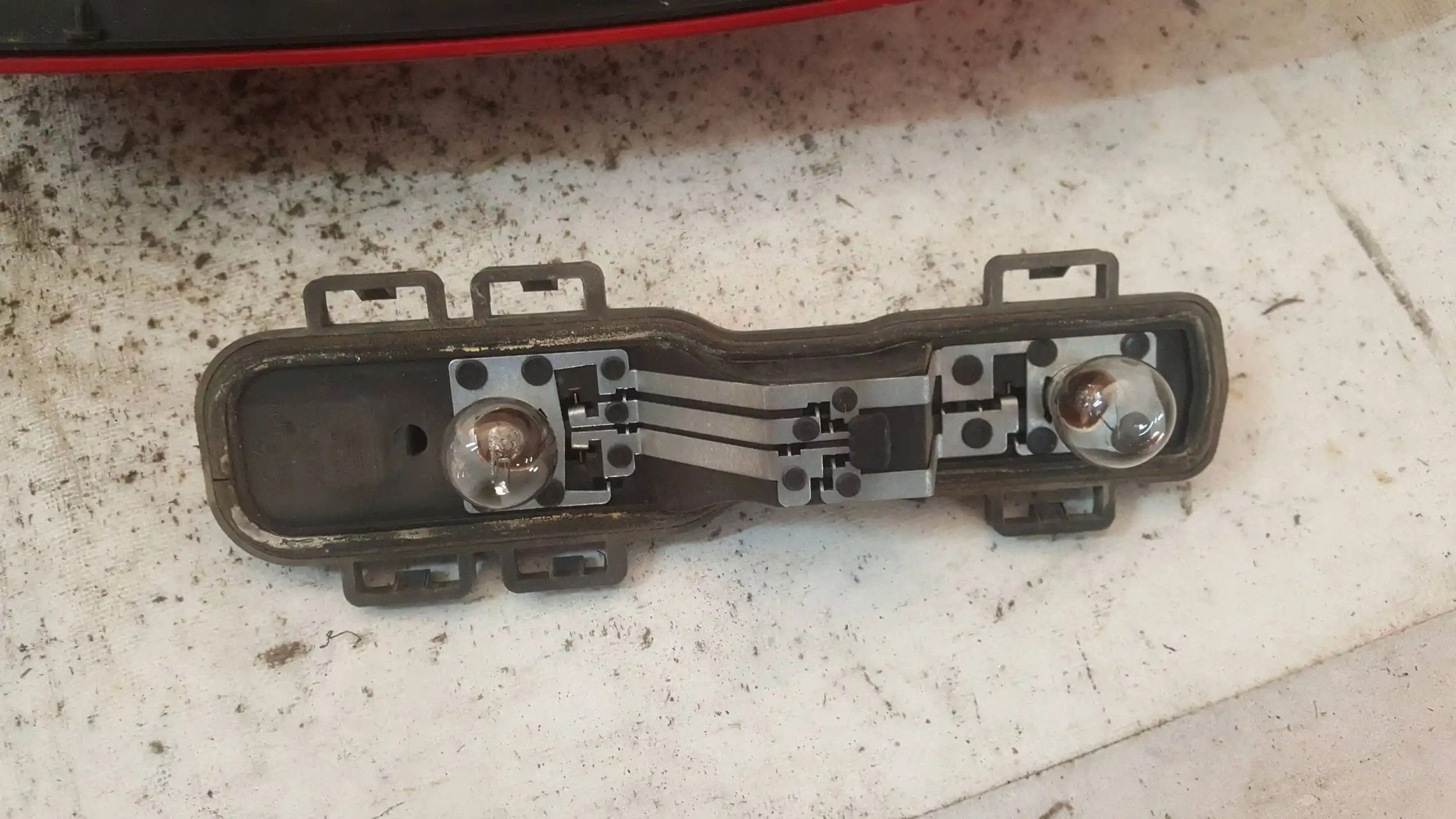 LAMPA LEWY TYŁ TYLNA NISSAN PRIMERA III P12 KOMBI 02-