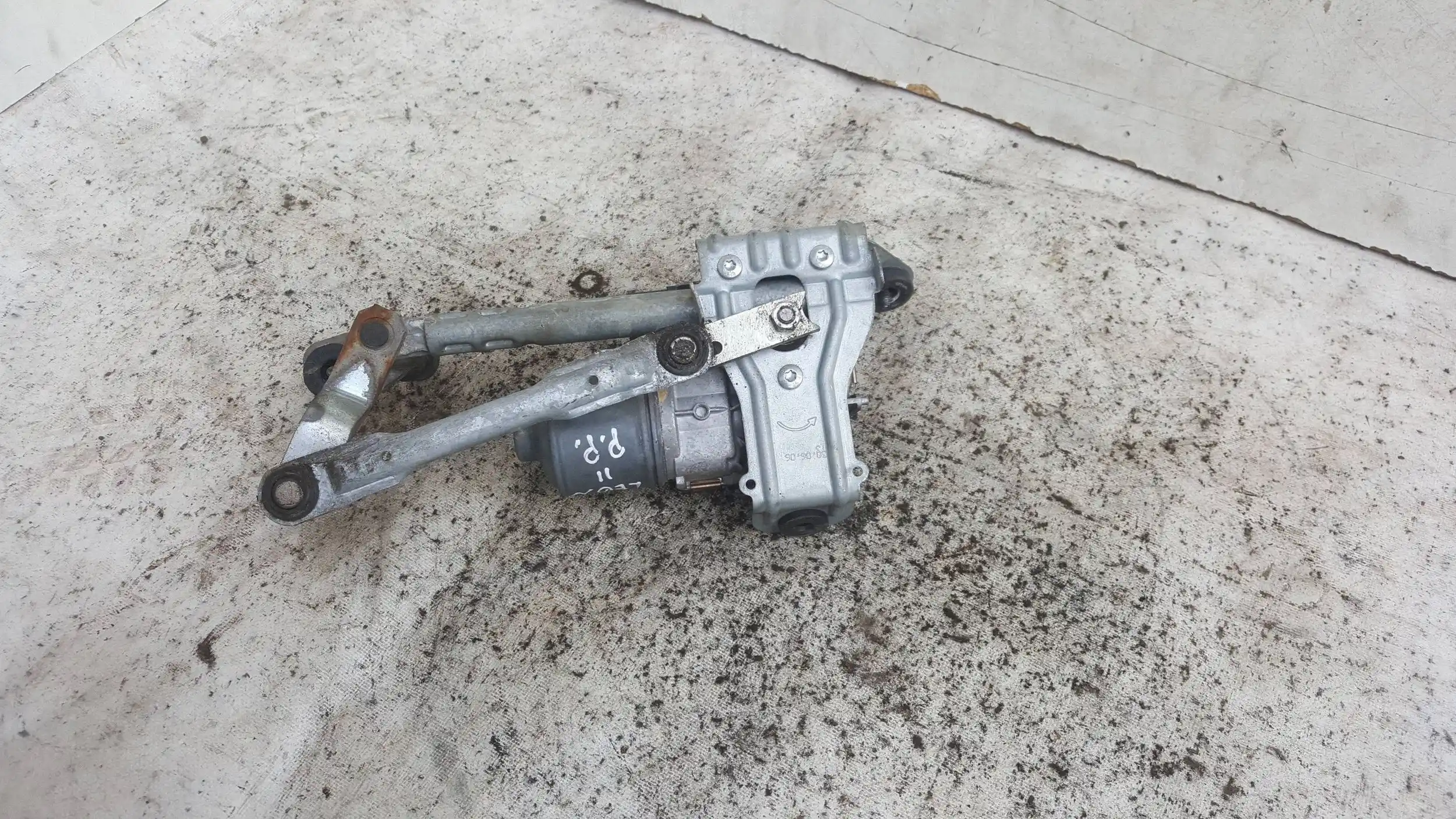 MECHANIZM WYCIERACZEK PRAWY PRZÓD 3397020744 0390241921 SEAT LEON II 05-
