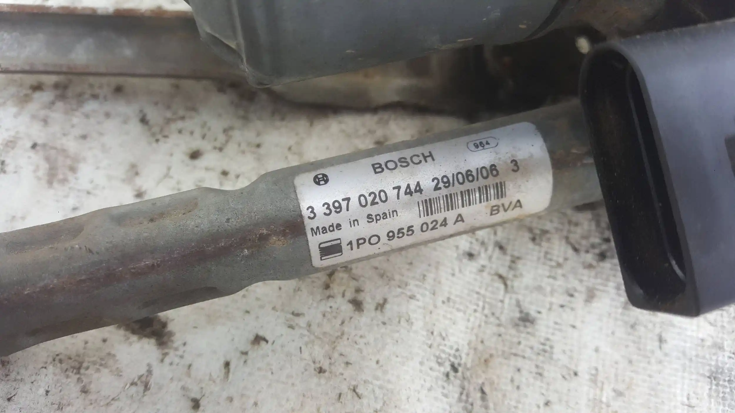 MECHANIZM WYCIERACZEK PRAWY PRZÓD 3397020744 0390241921 SEAT LEON II 05-