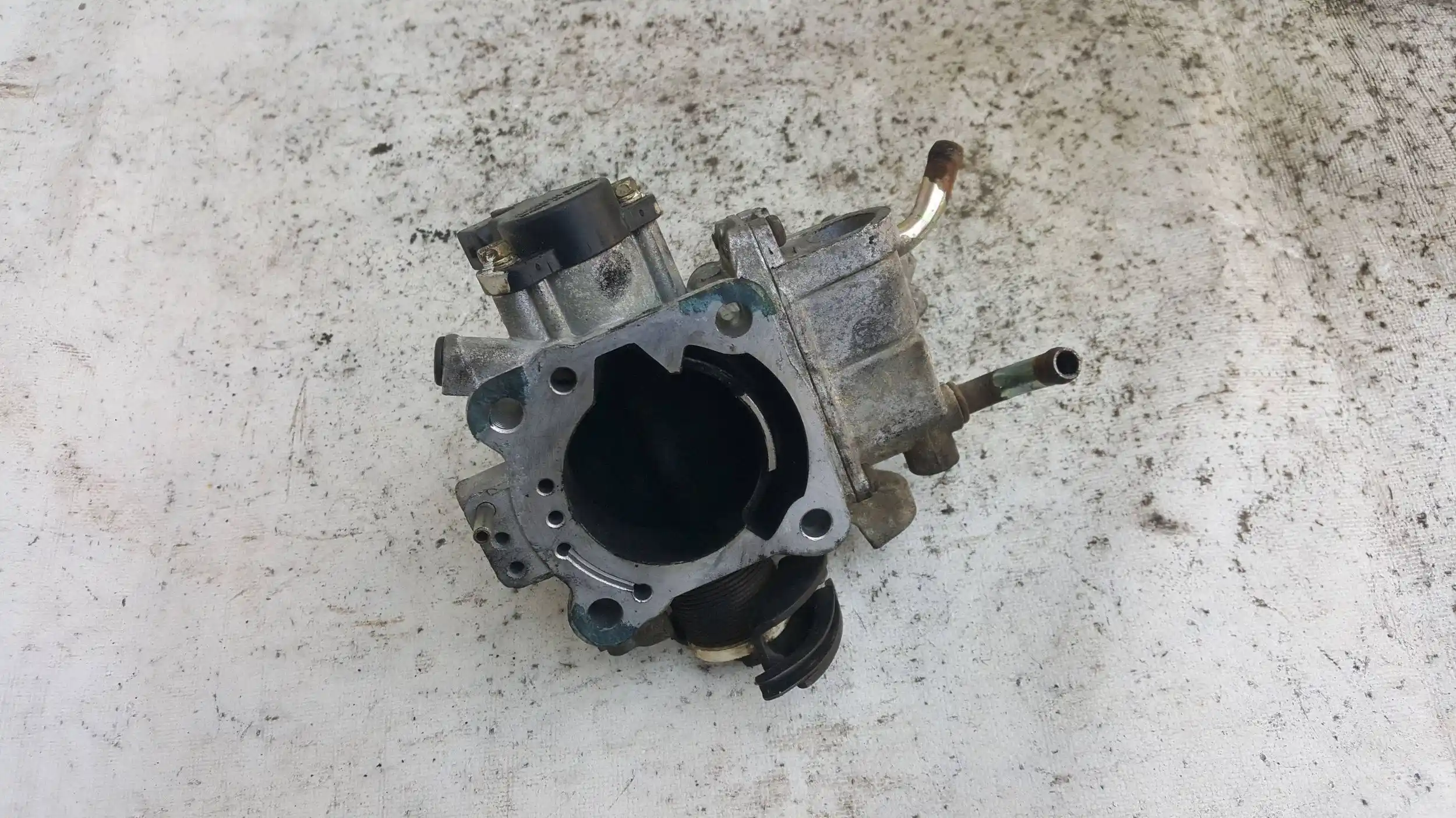 PRZEPUSTNICA MITSUBISHI CARISMA 1.8 GDI