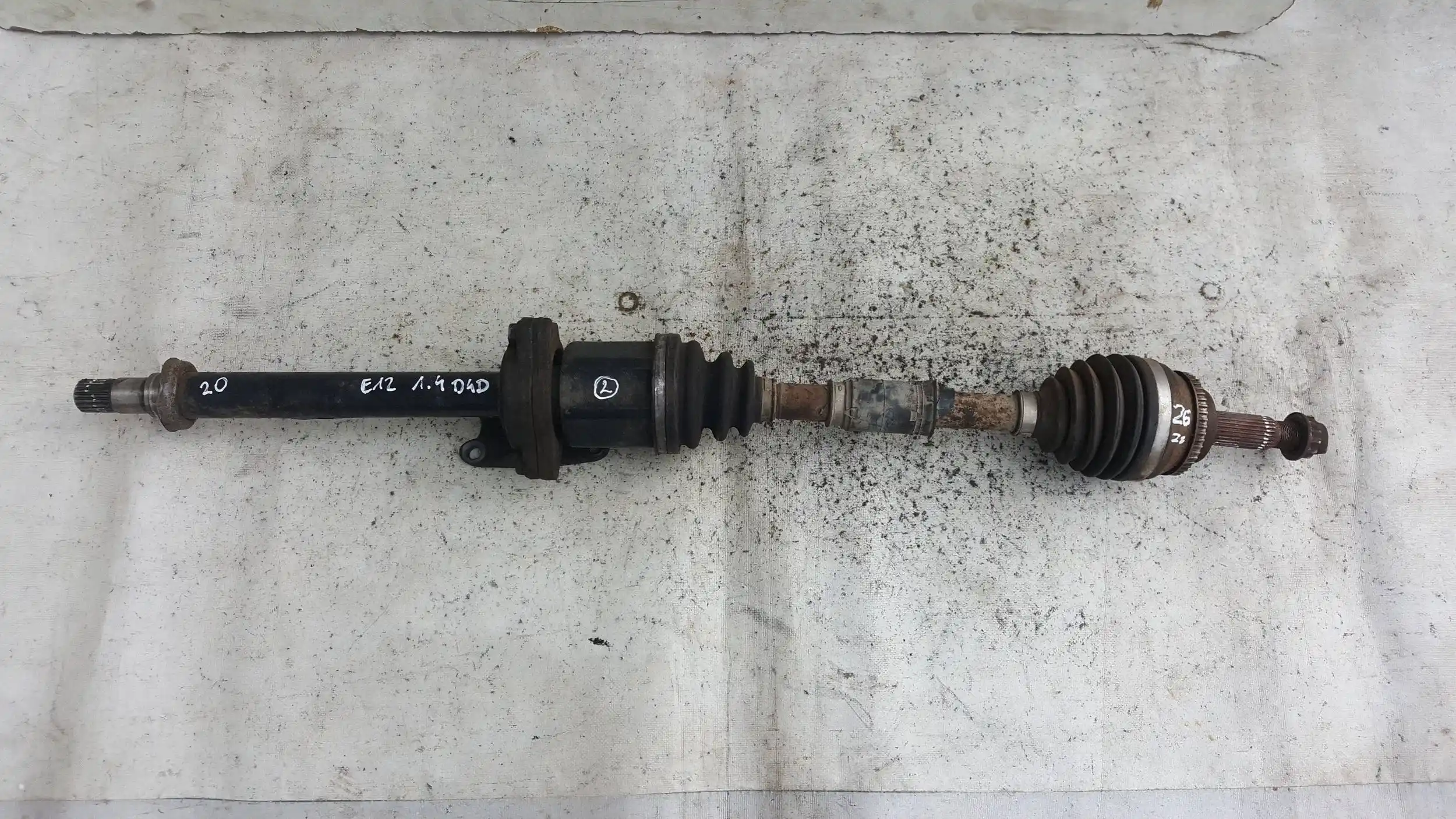 PÓŁOŚ PRAWA DŁUGA 26/20 TOYOTA COROLLA E12 1.4 D4D 01-