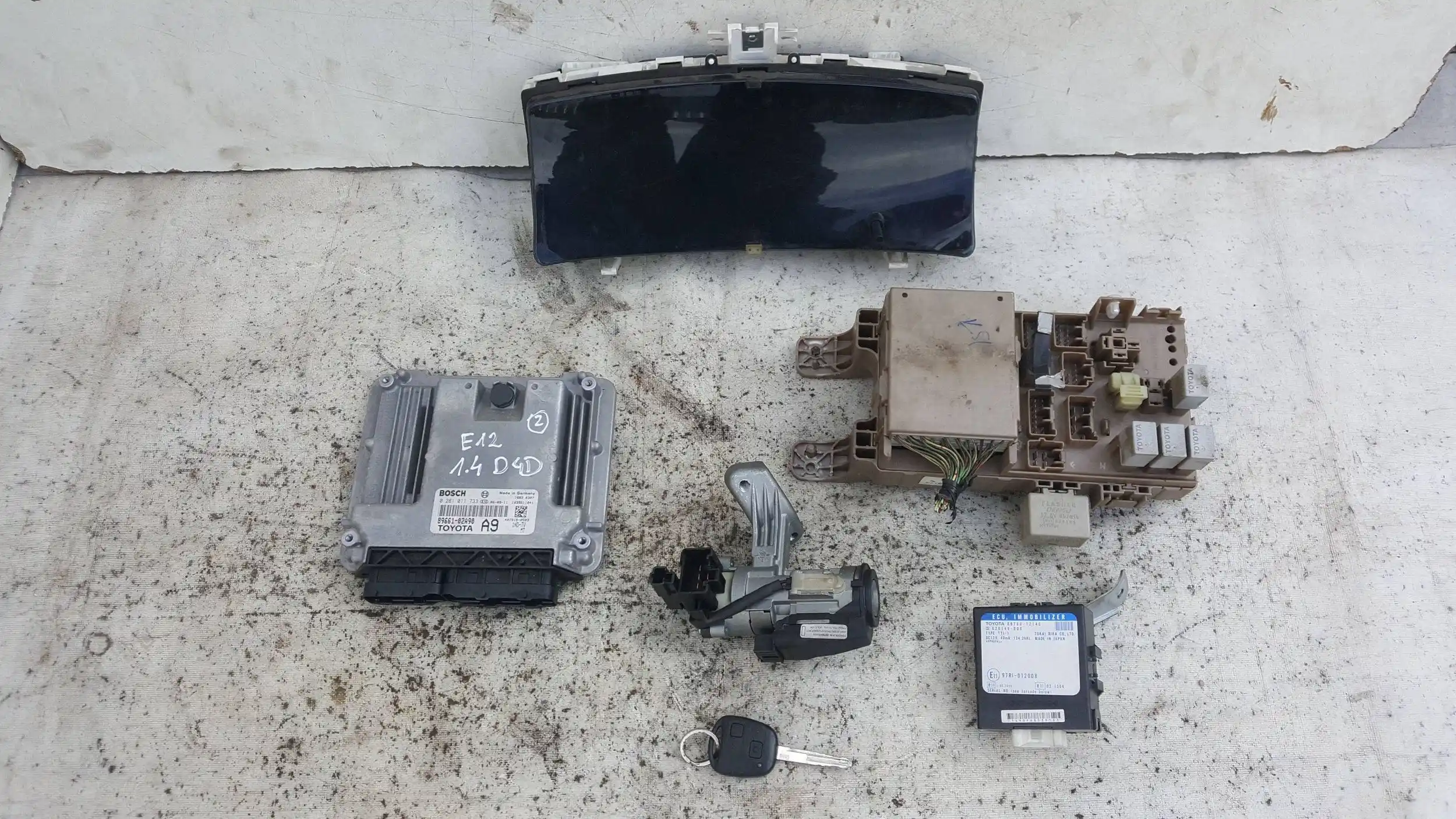 KOMPUTER 0281011733 8966102A90 ZESTAW IMMO TOYOTA COROLLA E12 1.4 D4D 01-